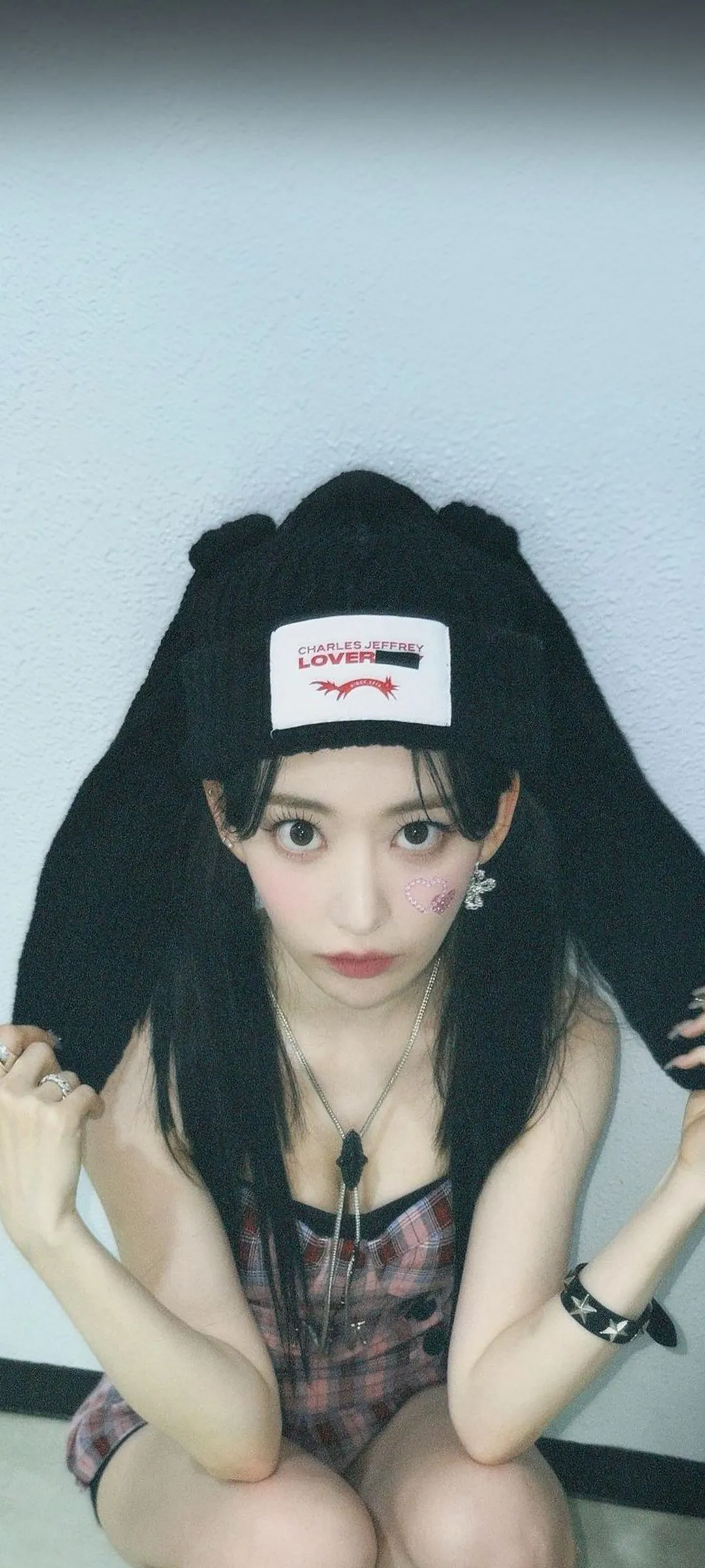 Fond d'écran de verrouillage mobile Sakura Miyawaki 4K HD télécharger — IZ*ONE, LE SSERAFIM