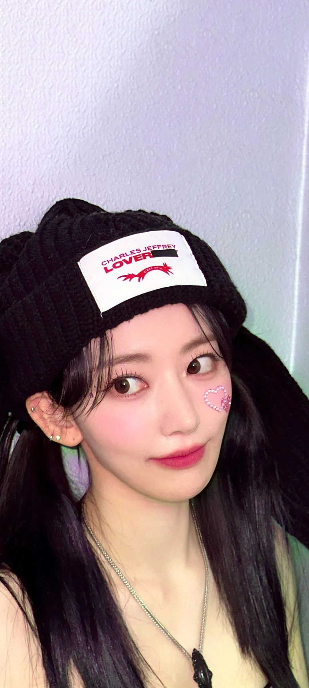 Fond d'écran de verrouillage mobile Sakura Miyawaki 4K HD télécharger — IZ*ONE, LE SSERAFIM