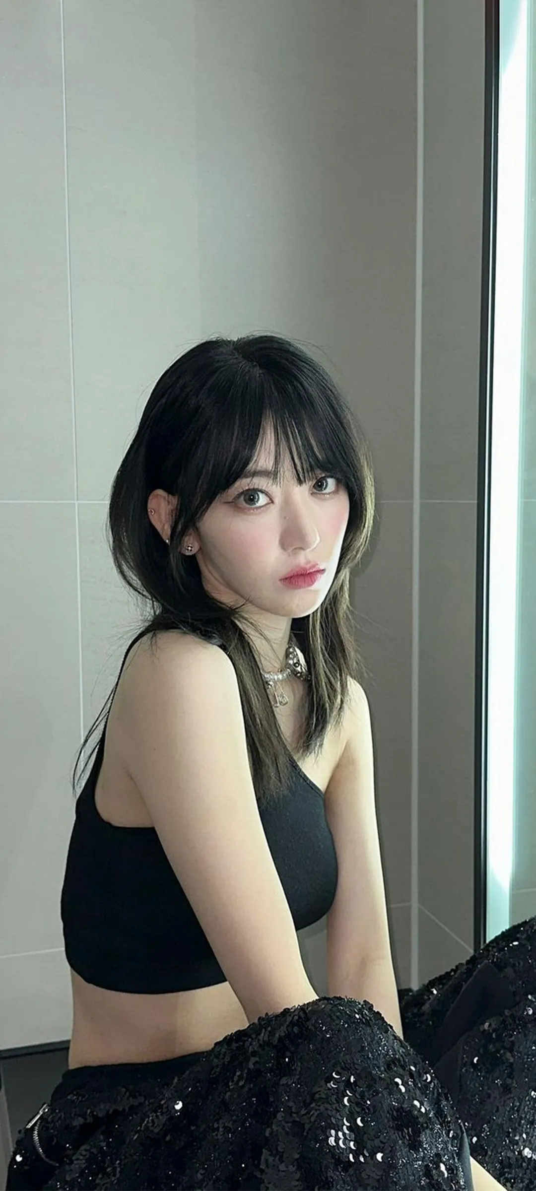 Fond d'écran de verrouillage mobile Sakura Miyawaki 4K HD télécharger — IZ*ONE, LE SSERAFIM