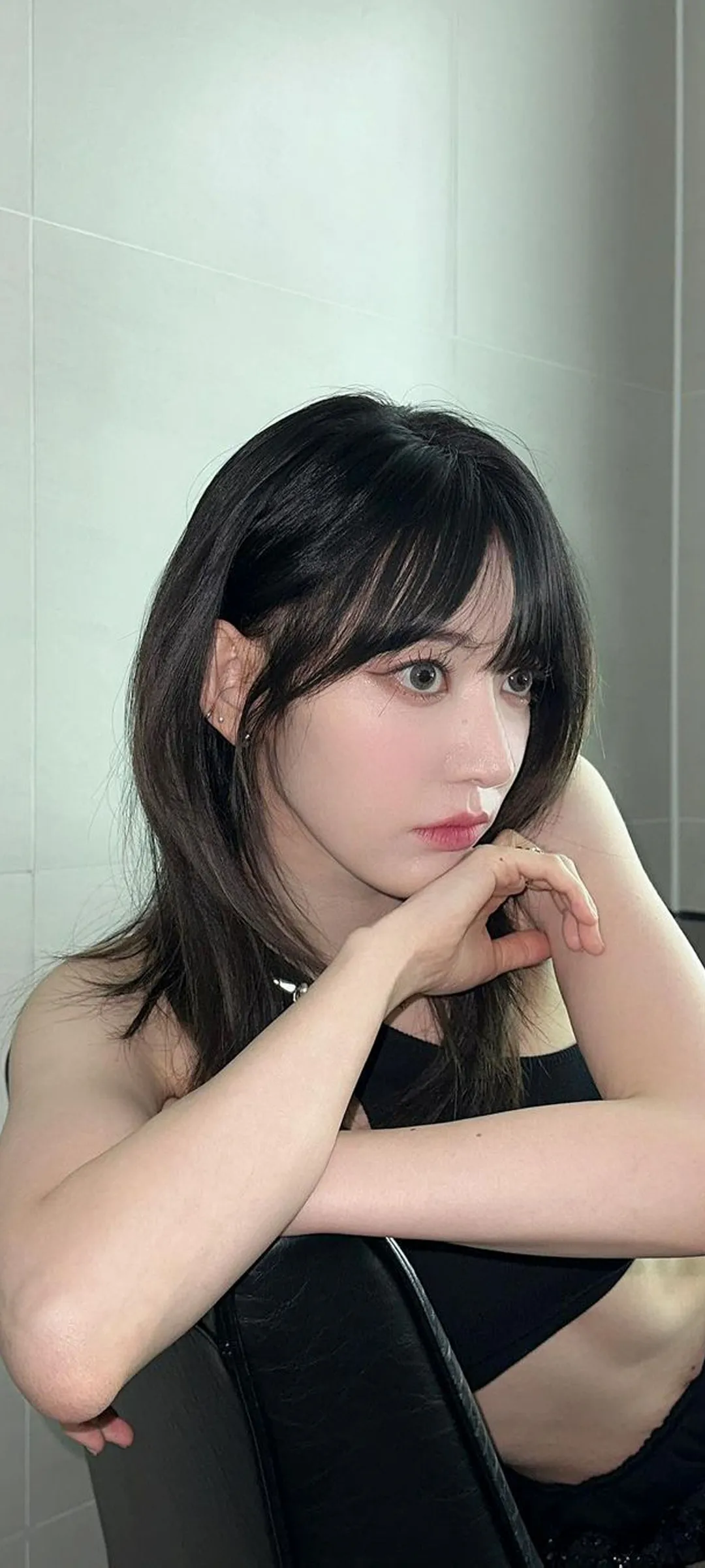 Fond d'écran de verrouillage mobile Sakura Miyawaki 4K HD télécharger — IZ*ONE, LE SSERAFIM
