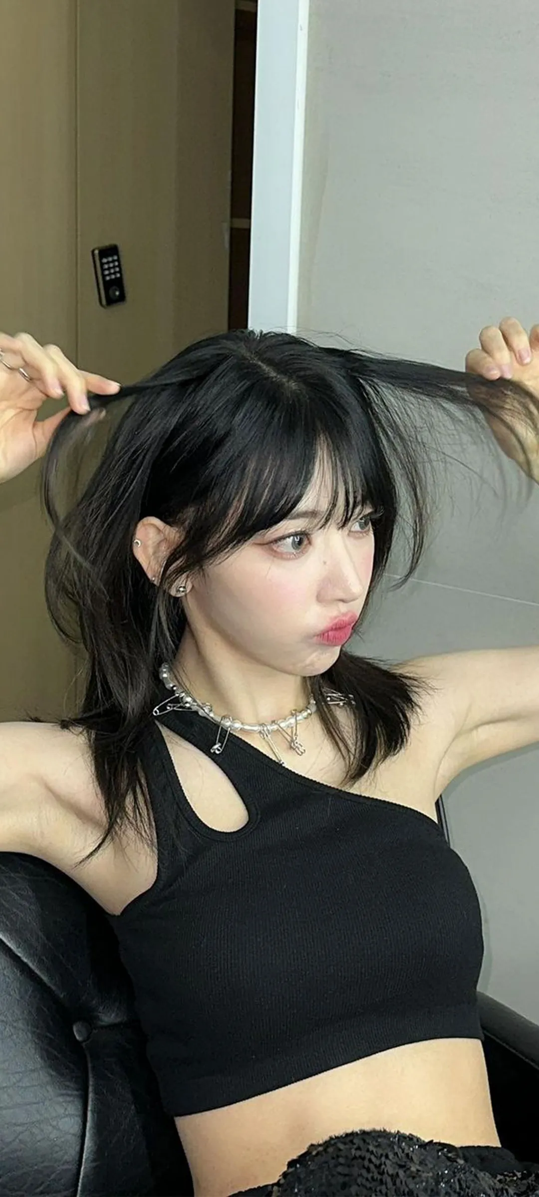 Fond d'écran de verrouillage mobile Sakura Miyawaki 4K HD télécharger — IZ*ONE, LE SSERAFIM