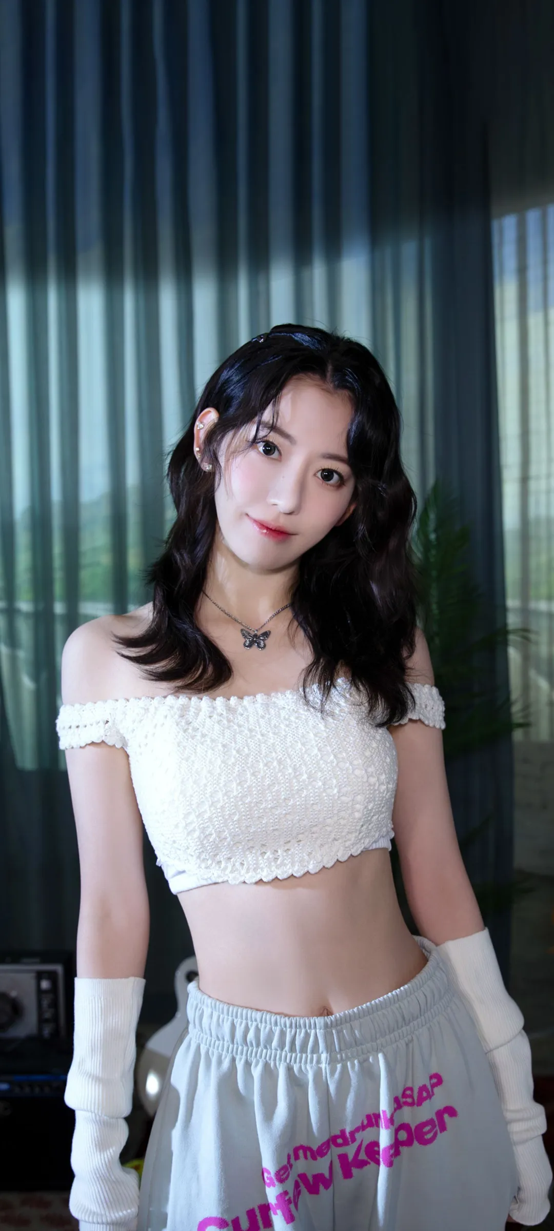 Fond d'écran de verrouillage mobile Sakura Miyawaki 4K HD télécharger — IZ*ONE, LE SSERAFIM