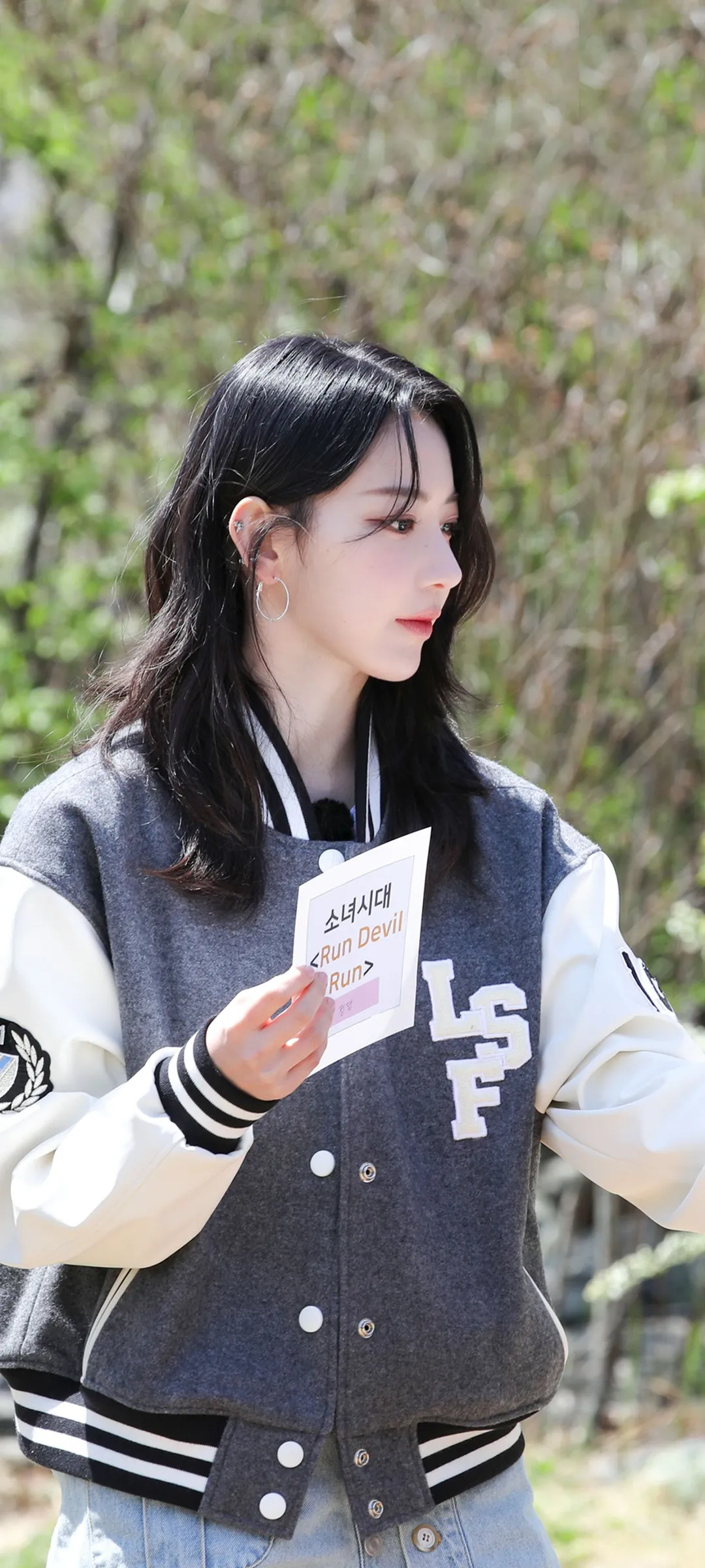 Fond d'écran de verrouillage mobile Sakura Miyawaki 4K HD télécharger — IZ*ONE, LE SSERAFIM