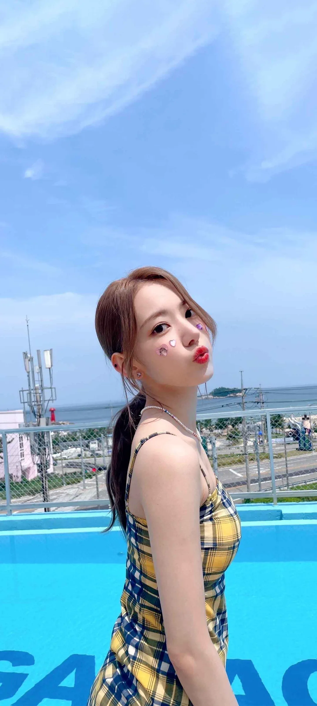 Fond d'écran de verrouillage mobile Sakura Miyawaki 4K HD télécharger — IZ*ONE, LE SSERAFIM