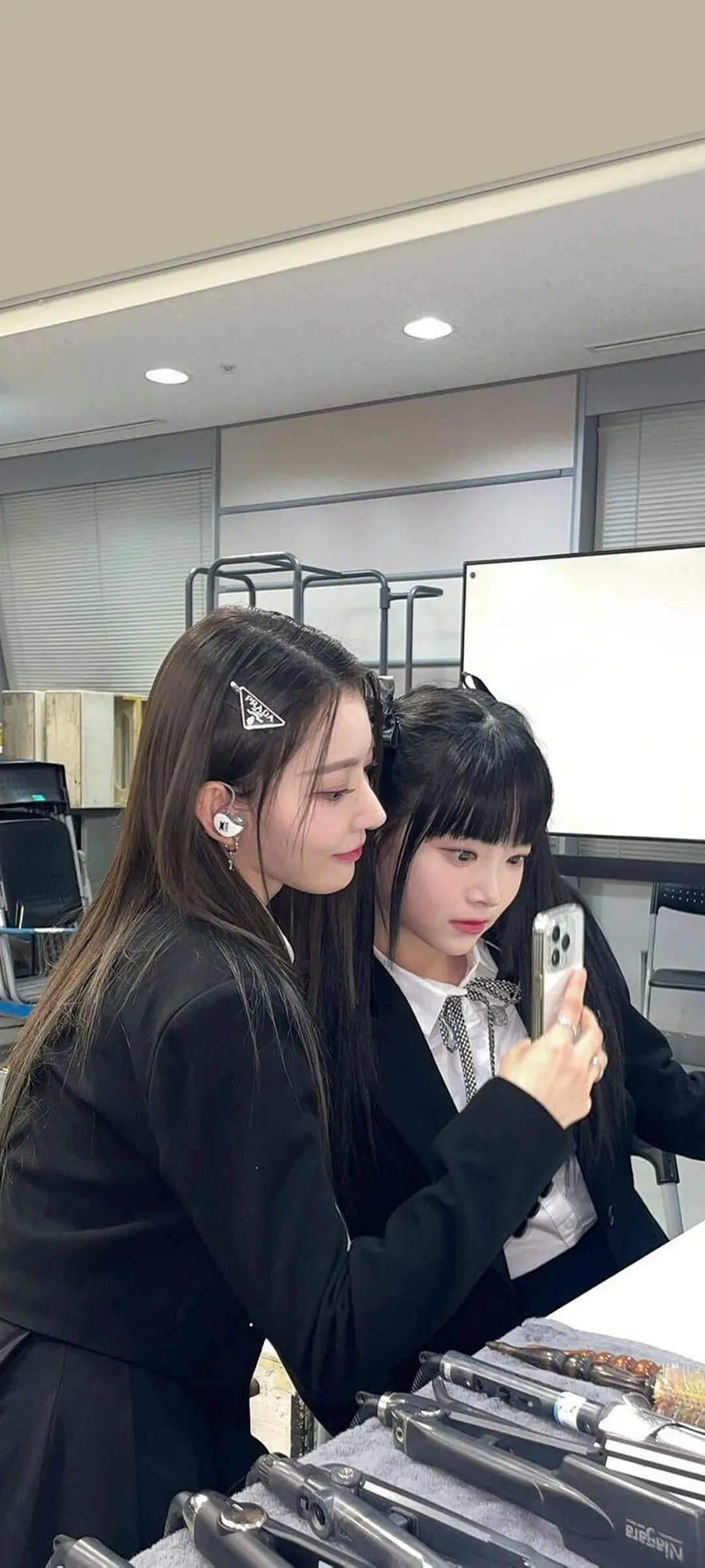 Fond d'écran de verrouillage mobile Sakura Miyawaki 4K HD télécharger — IZ*ONE, LE SSERAFIM