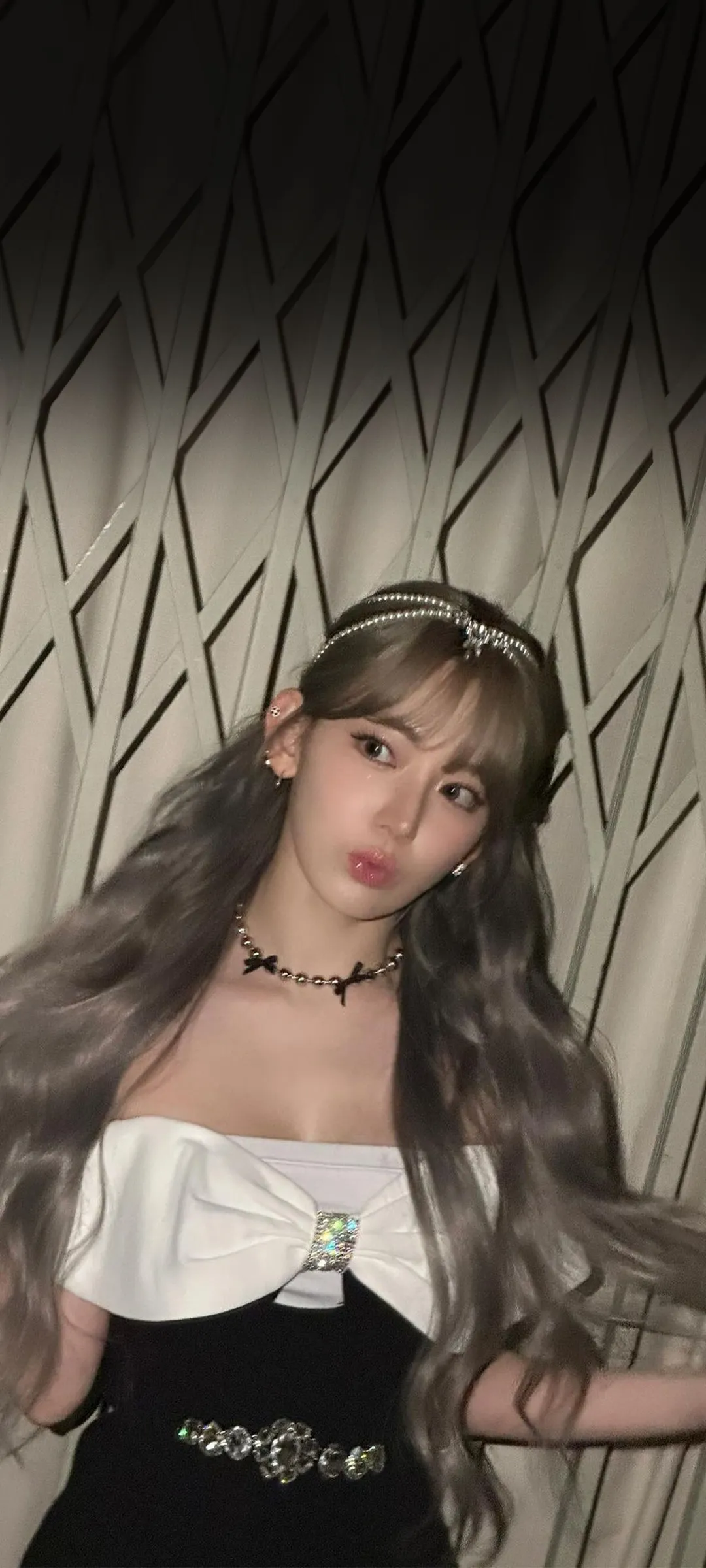 Fond d'écran de verrouillage mobile Sakura Miyawaki 4K HD télécharger — IZ*ONE, LE SSERAFIM