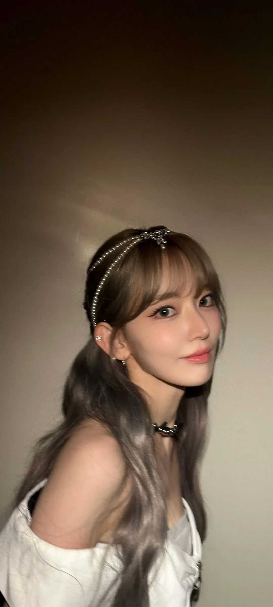 Fond d'écran de verrouillage mobile Sakura Miyawaki 4K HD télécharger — IZ*ONE, LE SSERAFIM