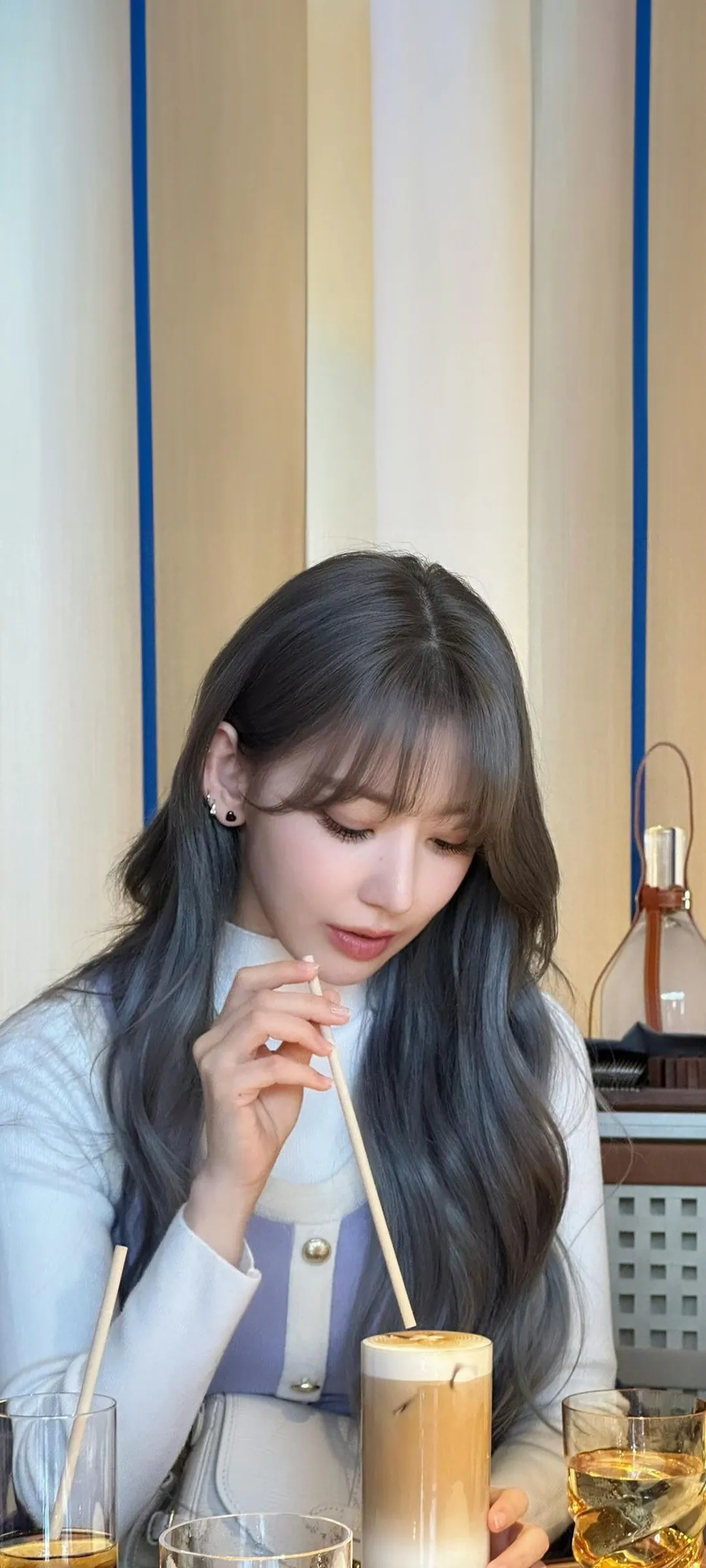 Fond d'écran de verrouillage mobile Sakura Miyawaki 4K HD télécharger — IZ*ONE, LE SSERAFIM