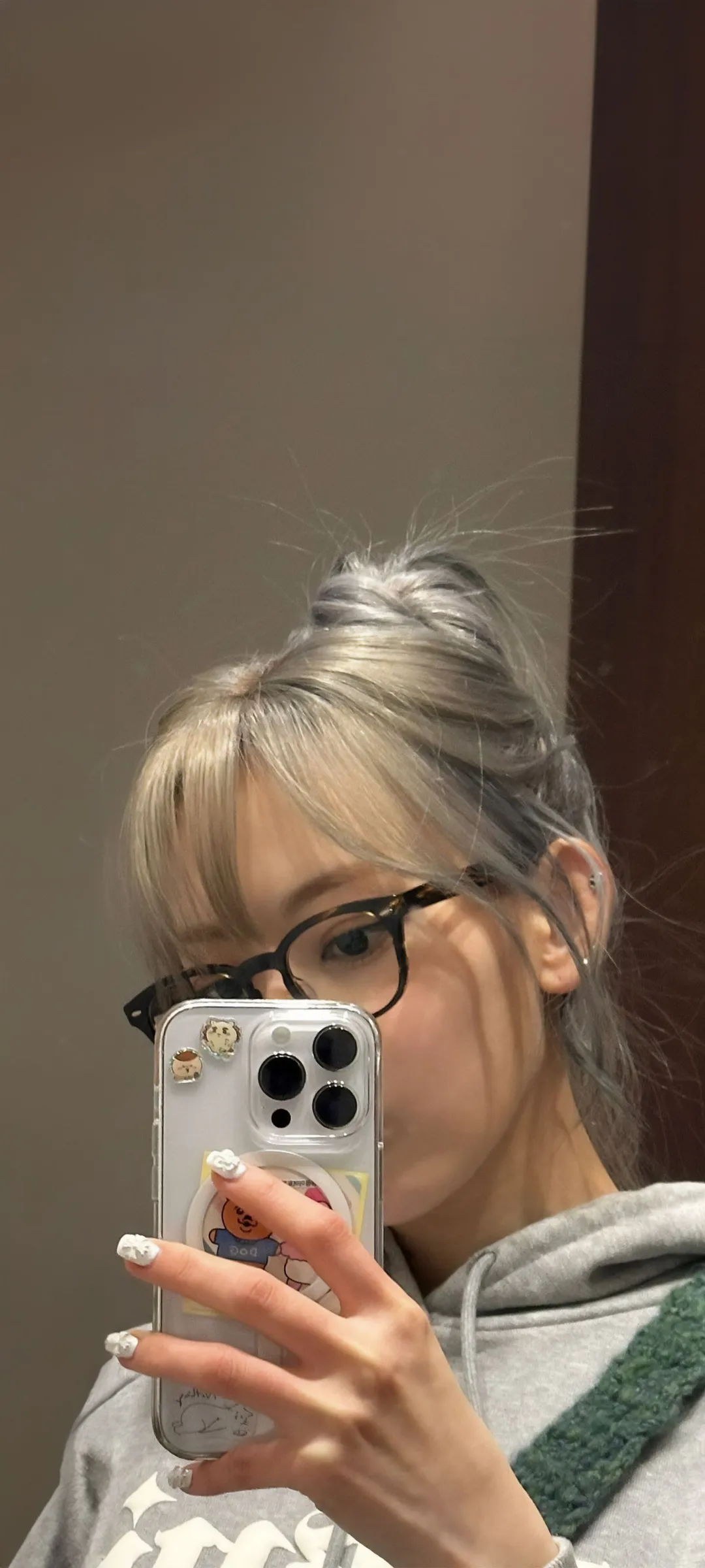 Fond d'écran de verrouillage mobile Sakura Miyawaki 4K HD télécharger — IZ*ONE, LE SSERAFIM