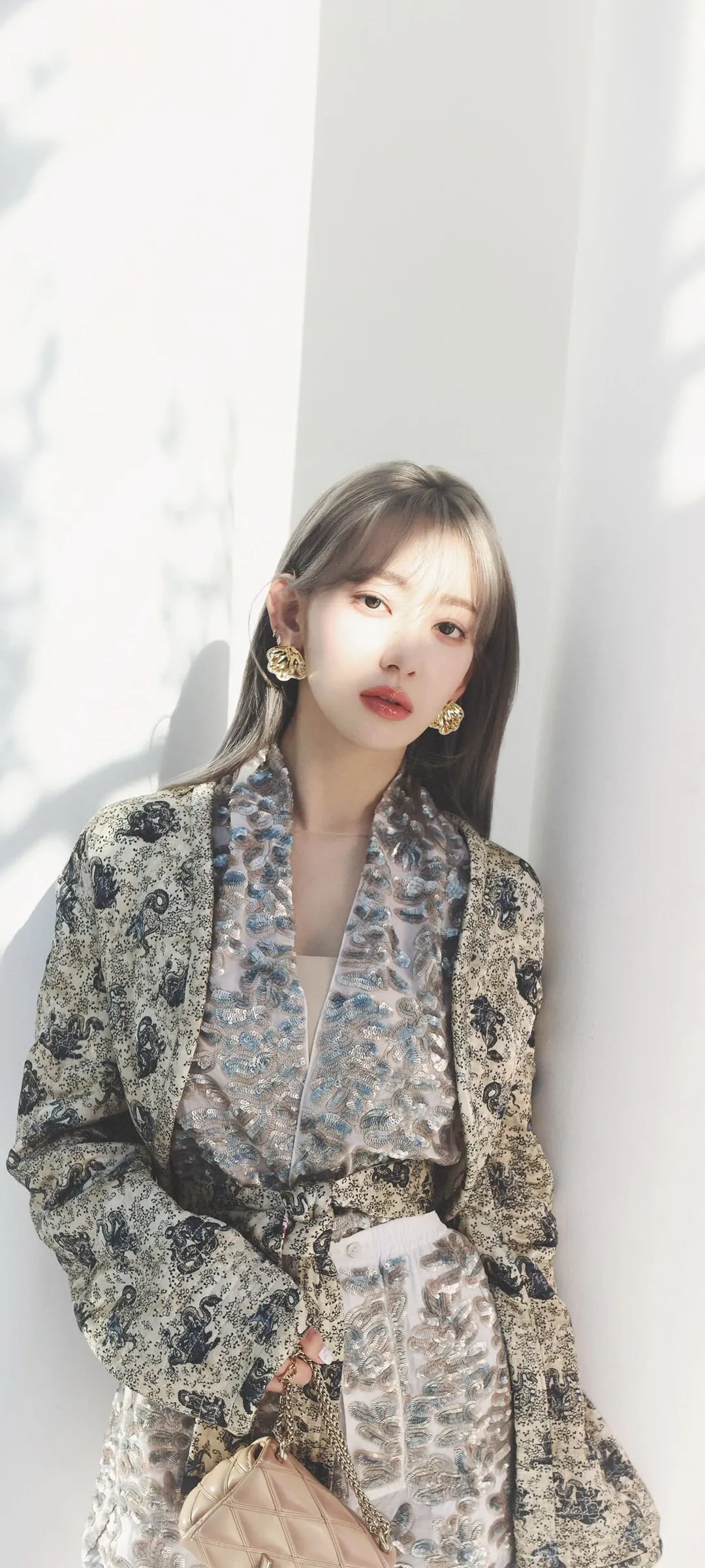 Fond d'écran de verrouillage mobile Sakura Miyawaki 4K HD télécharger — IZ*ONE, LE SSERAFIM
