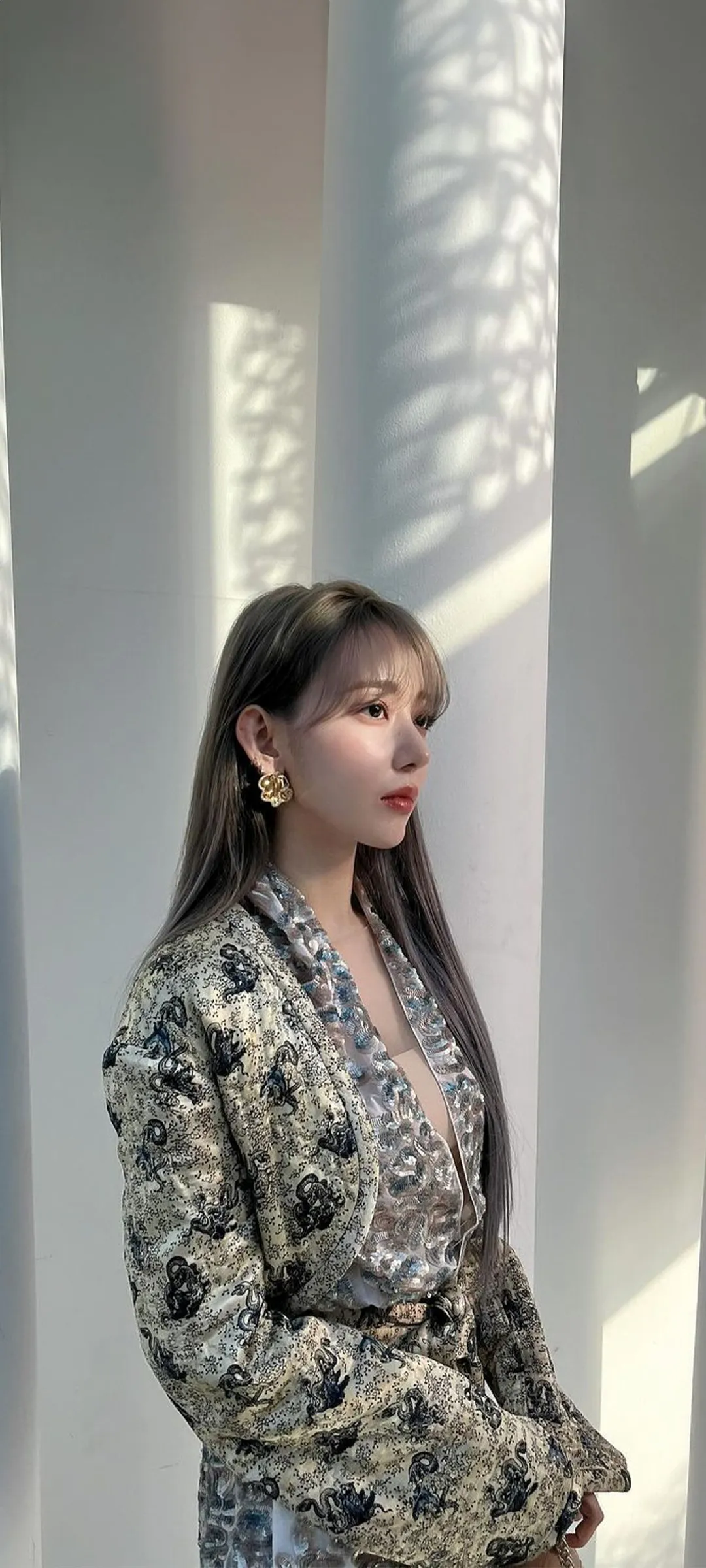Fond d'écran de verrouillage mobile Sakura Miyawaki 4K HD télécharger — IZ*ONE, LE SSERAFIM
