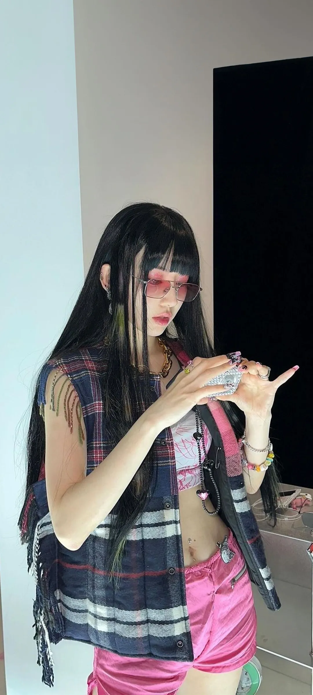 Fond d'écran de verrouillage mobile Sakura Miyawaki 4K HD télécharger — IZ*ONE, LE SSERAFIM