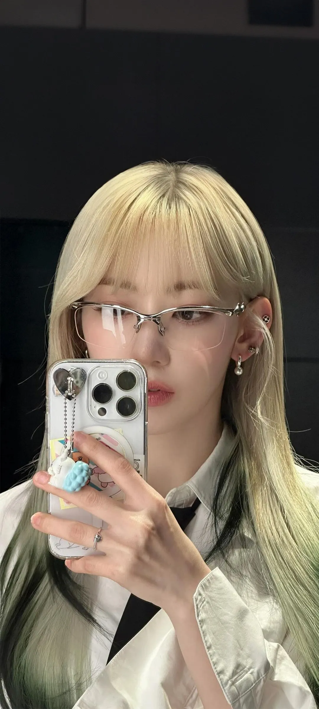 Fond d'écran de verrouillage mobile Sakura Miyawaki 4K HD télécharger — IZ*ONE, LE SSERAFIM