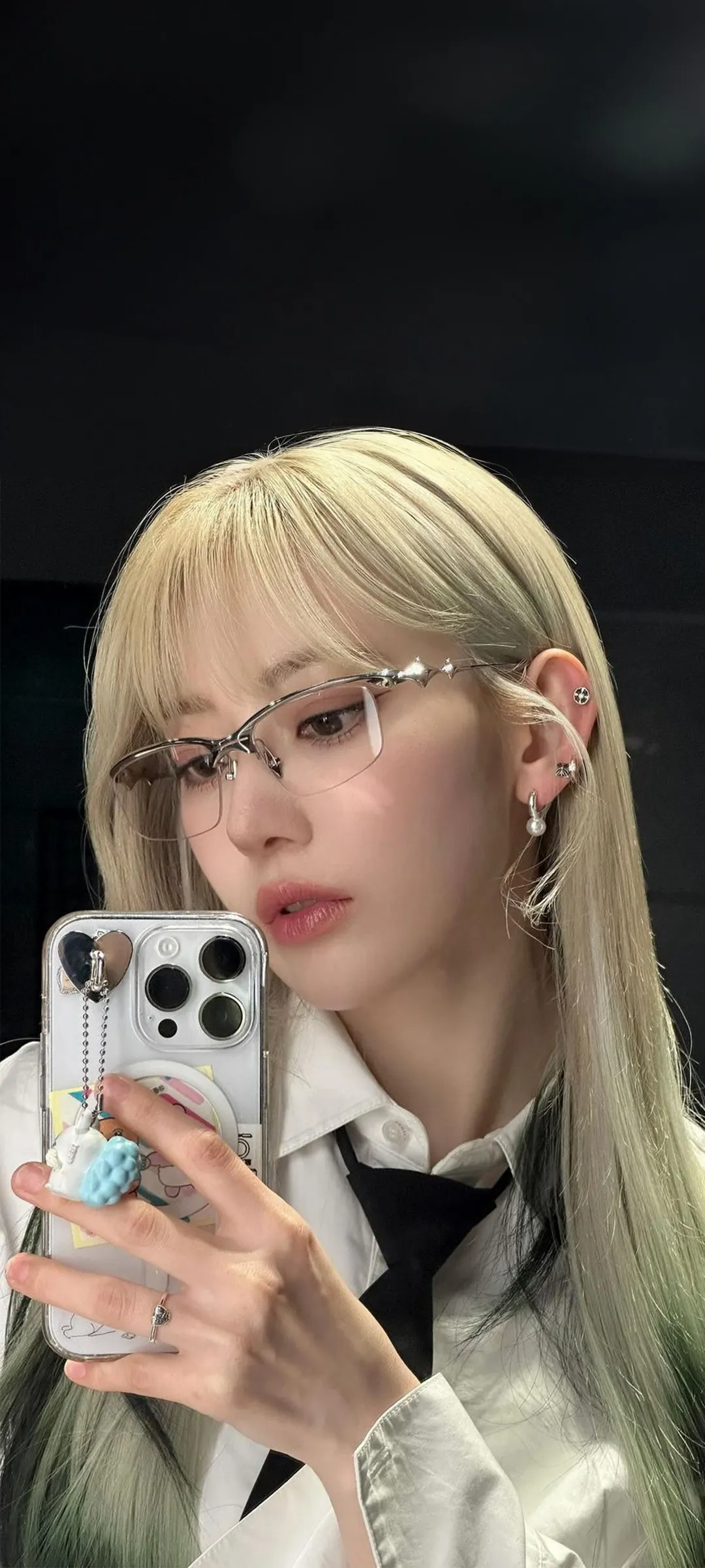 Fond d'écran de verrouillage mobile Sakura Miyawaki 4K HD télécharger — IZ*ONE, LE SSERAFIM