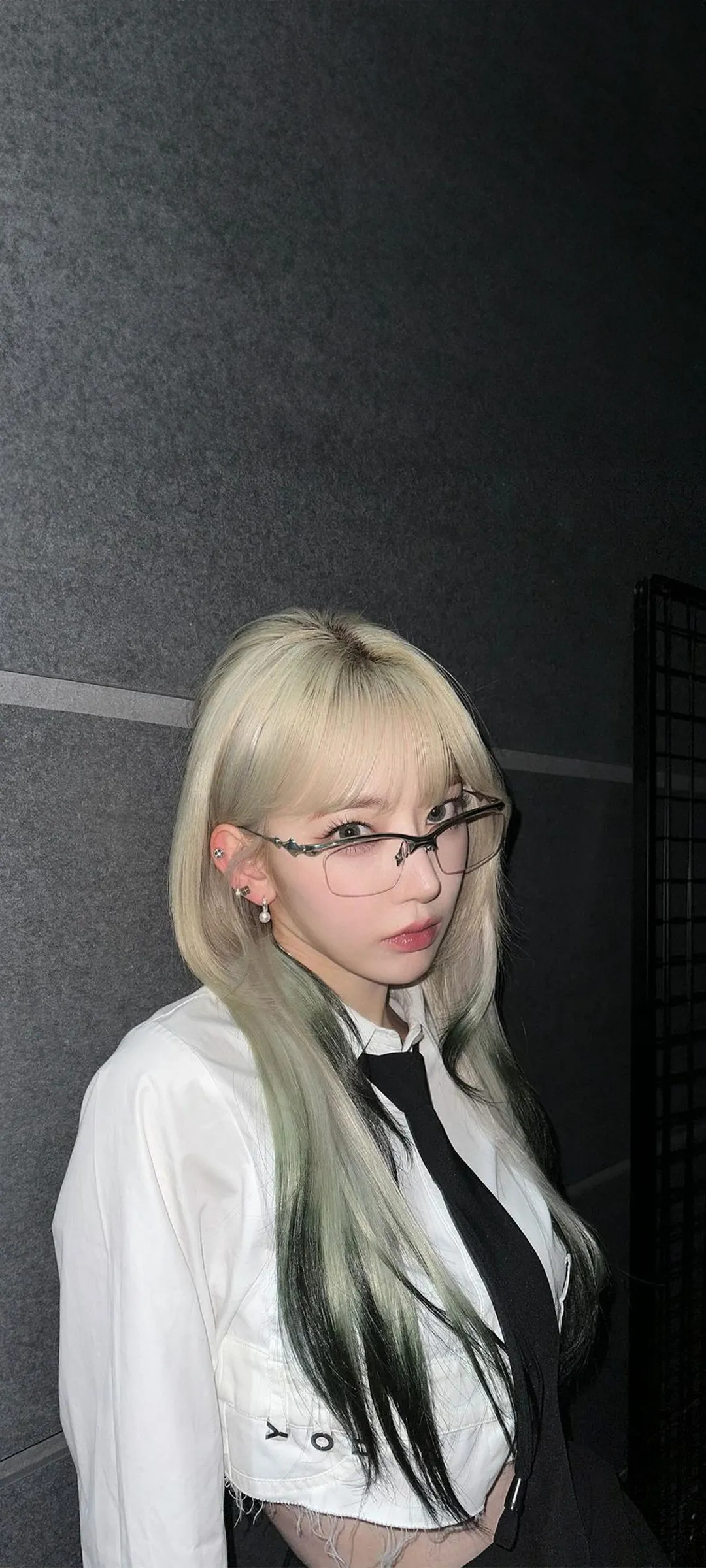 Fond d'écran de verrouillage mobile Sakura Miyawaki 4K HD télécharger — IZ*ONE, LE SSERAFIM