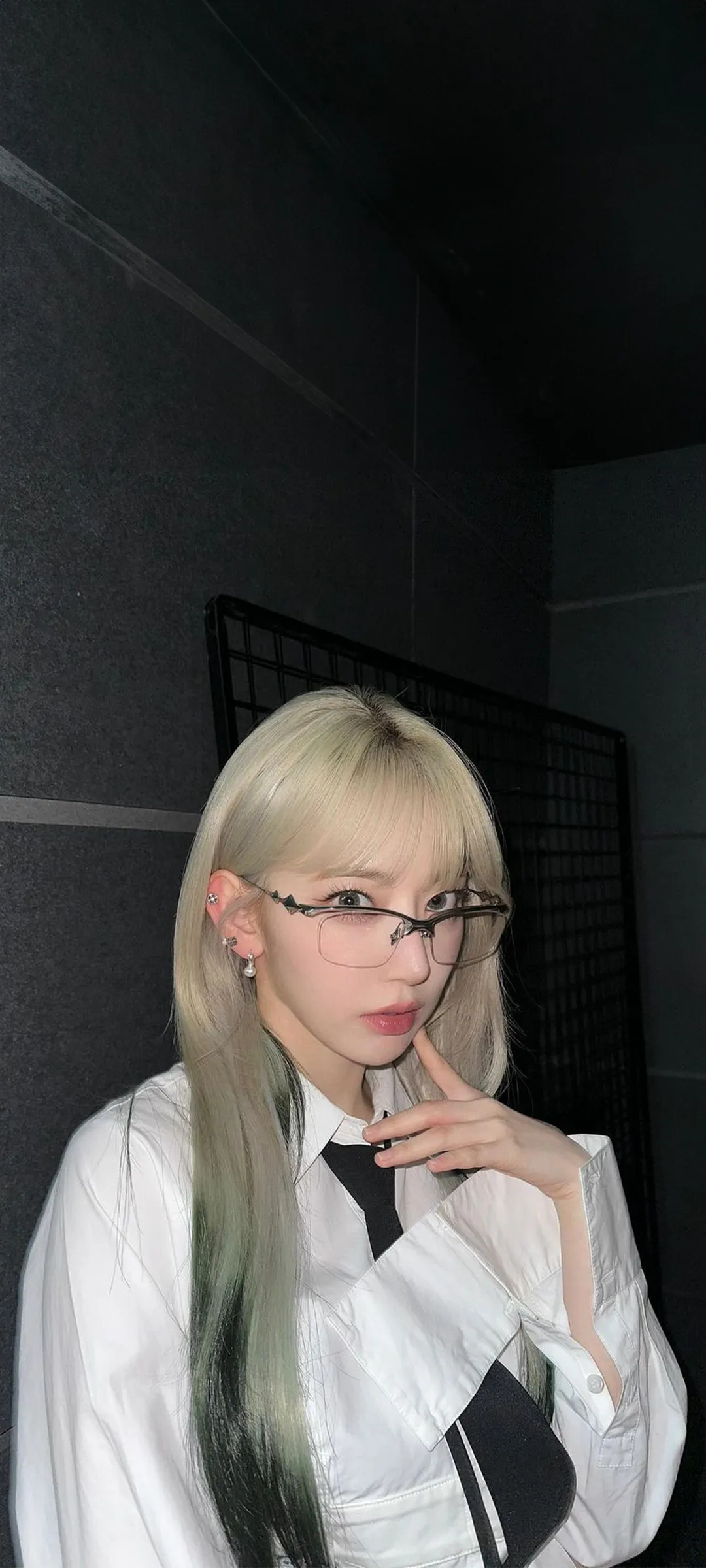 Fond d'écran de verrouillage mobile Sakura Miyawaki 4K HD télécharger — IZ*ONE, LE SSERAFIM