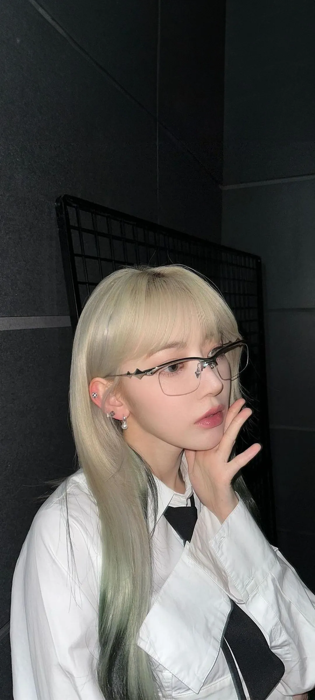 Fond d'écran de verrouillage mobile Sakura Miyawaki 4K HD télécharger — IZ*ONE, LE SSERAFIM