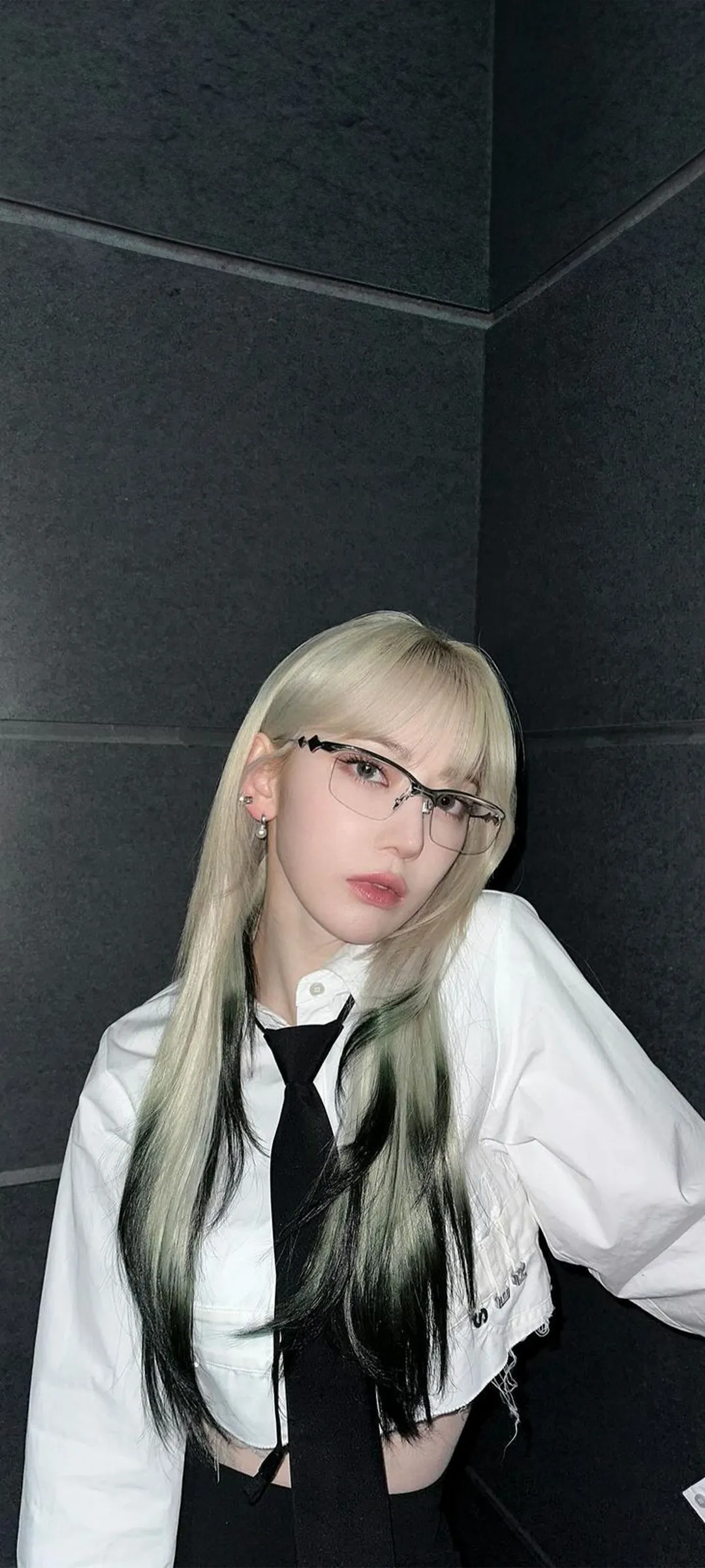 Fond d'écran de verrouillage mobile Sakura Miyawaki 4K HD télécharger — IZ*ONE, LE SSERAFIM