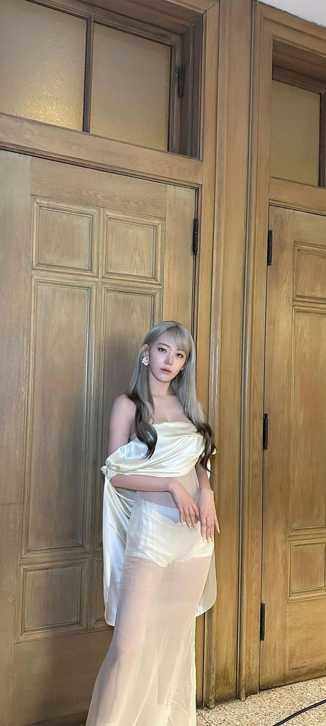Fond d'écran de verrouillage mobile Sakura Miyawaki 4K HD télécharger — IZ*ONE, LE SSERAFIM