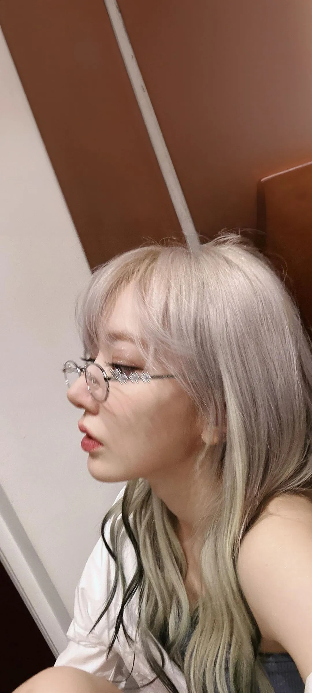 Fond d'écran de verrouillage mobile Sakura Miyawaki 4K HD télécharger — IZ*ONE, LE SSERAFIM