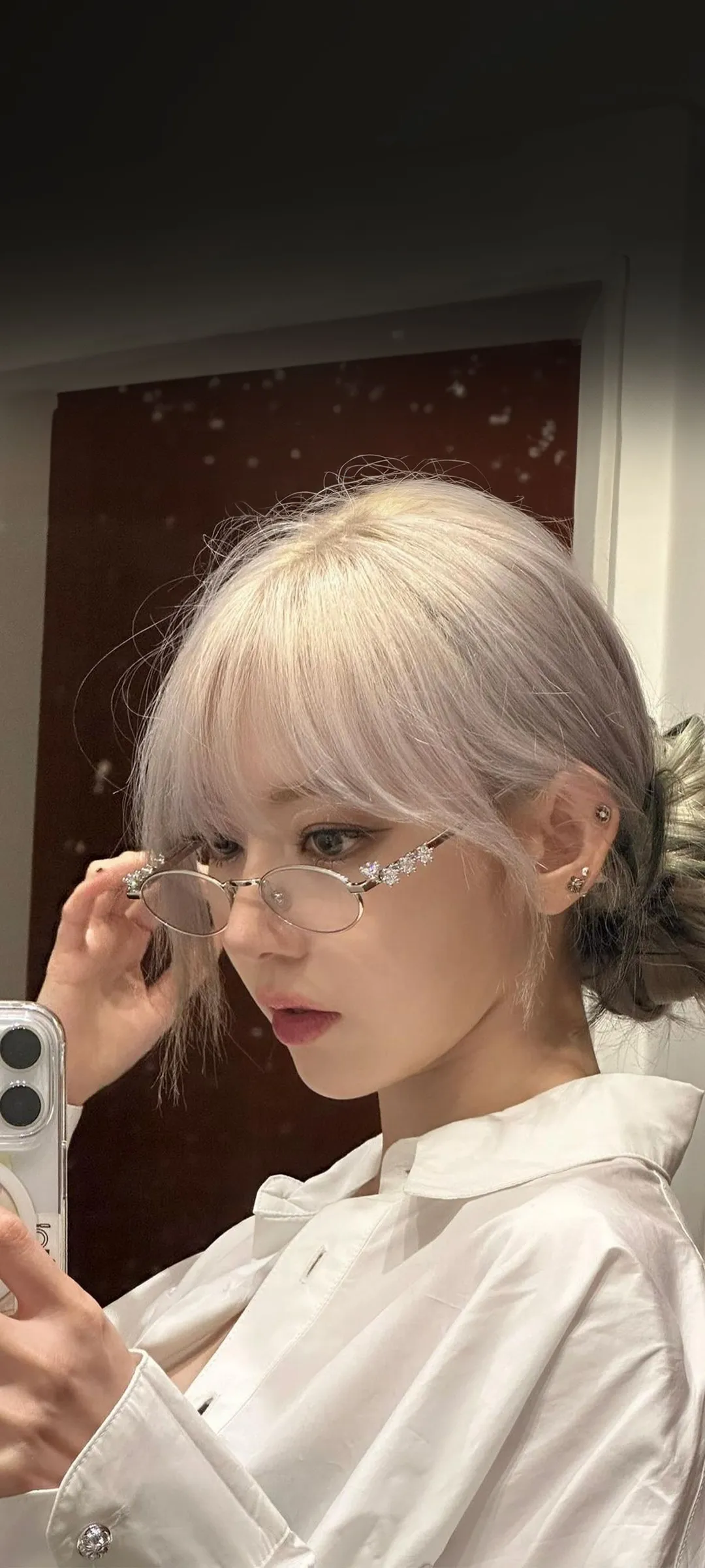 Fond d'écran de verrouillage mobile Sakura Miyawaki 4K HD télécharger — IZ*ONE, LE SSERAFIM
