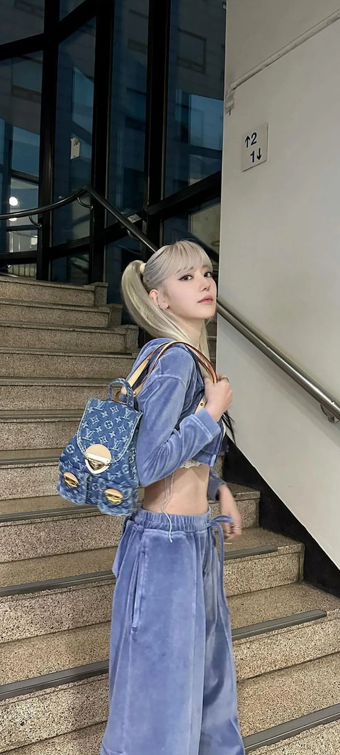 Fond d'écran de verrouillage mobile Sakura Miyawaki 4K HD télécharger — IZ*ONE, LE SSERAFIM