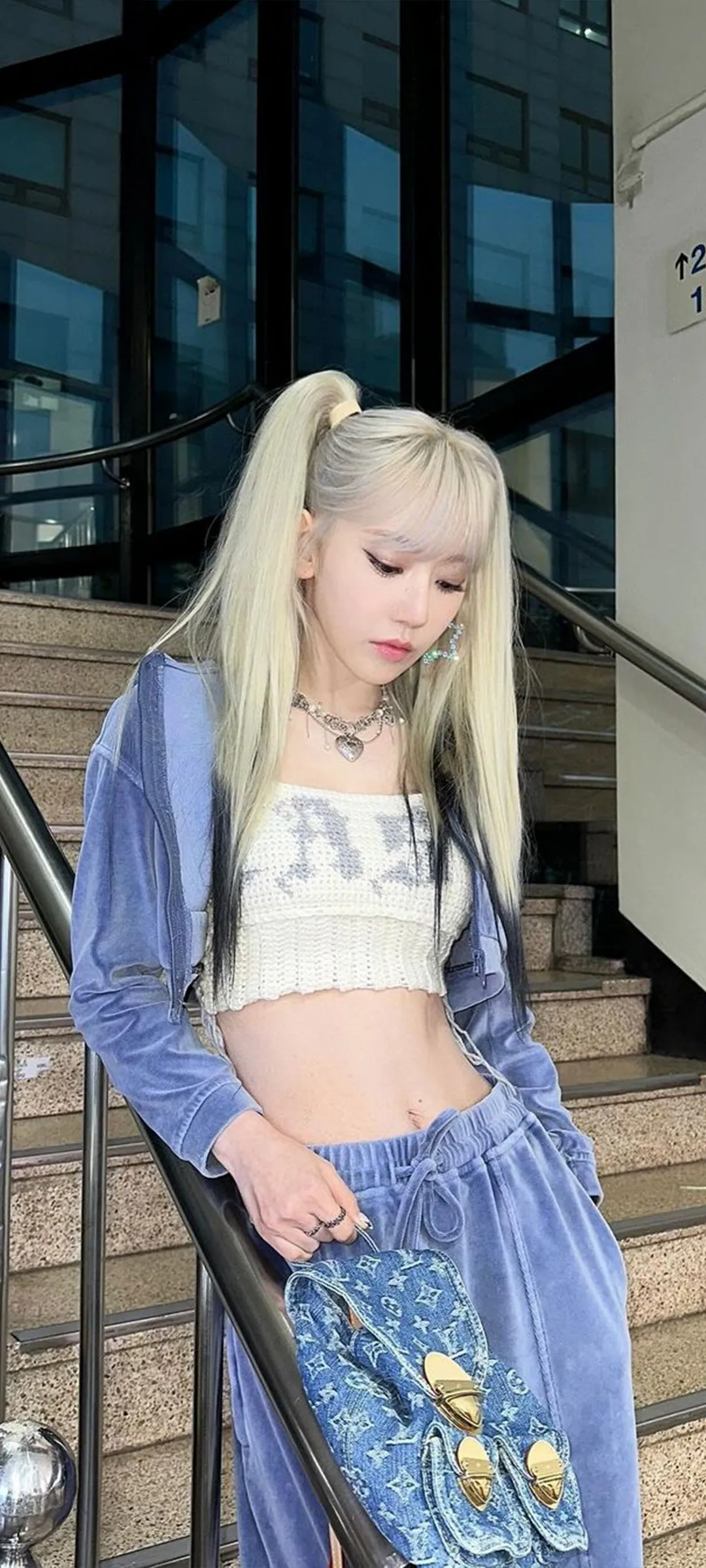 Fond d'écran de verrouillage mobile Sakura Miyawaki 4K HD télécharger — IZ*ONE, LE SSERAFIM