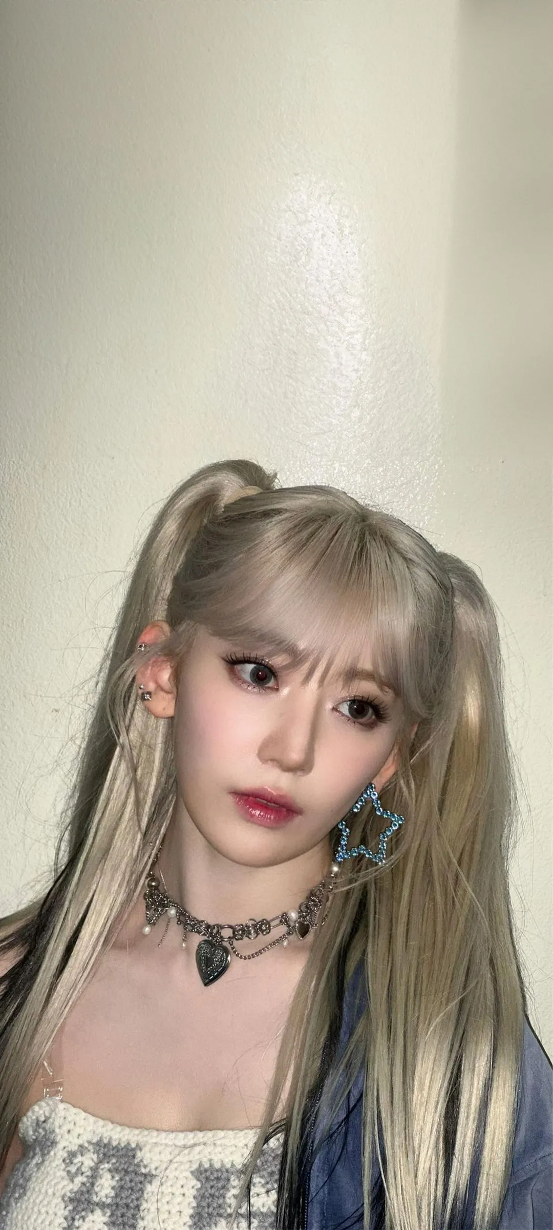 Fond d'écran de verrouillage mobile Sakura Miyawaki 4K HD télécharger — IZ*ONE, LE SSERAFIM