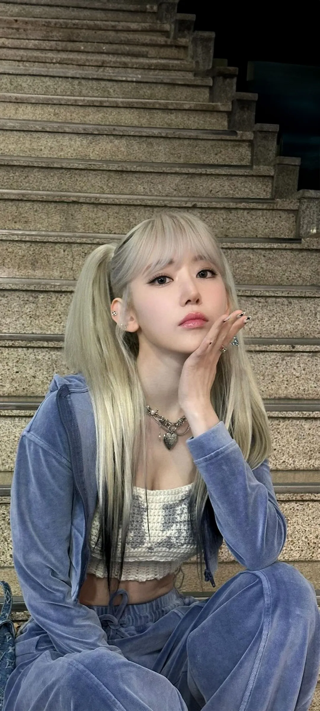 Fond d'écran de verrouillage mobile Sakura Miyawaki 4K HD télécharger — IZ*ONE, LE SSERAFIM