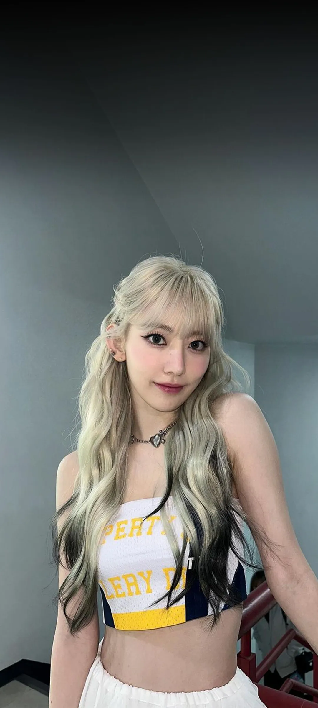 Fond d'écran de verrouillage mobile Sakura Miyawaki 4K HD télécharger — IZ*ONE, LE SSERAFIM