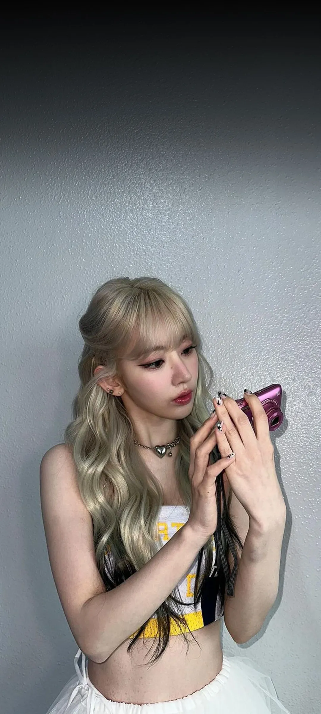Fond d'écran de verrouillage mobile Sakura Miyawaki 4K HD télécharger — IZ*ONE, LE SSERAFIM