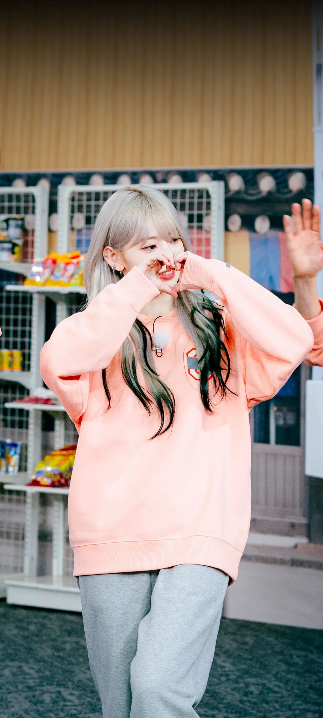 Fond d'écran de verrouillage mobile Sakura Miyawaki 4K HD télécharger — IZ*ONE, LE SSERAFIM
