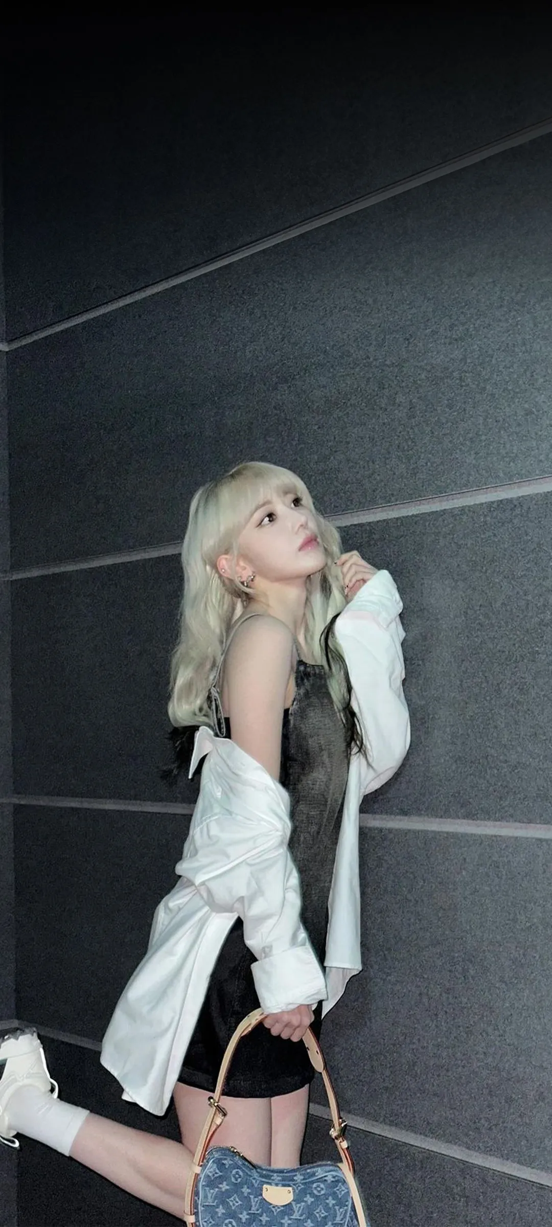 Fond d'écran de verrouillage mobile Sakura Miyawaki 4K HD télécharger — IZ*ONE, LE SSERAFIM