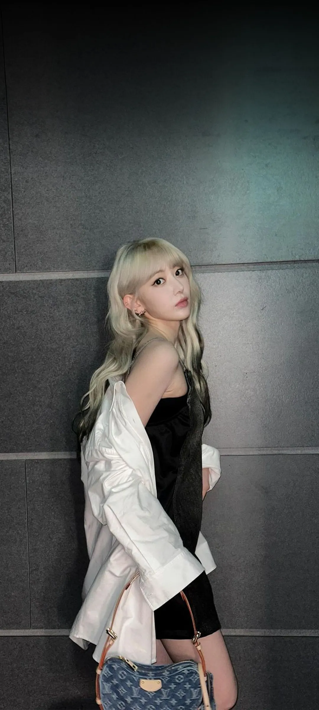 Fond d'écran de verrouillage mobile Sakura Miyawaki 4K HD télécharger — IZ*ONE, LE SSERAFIM