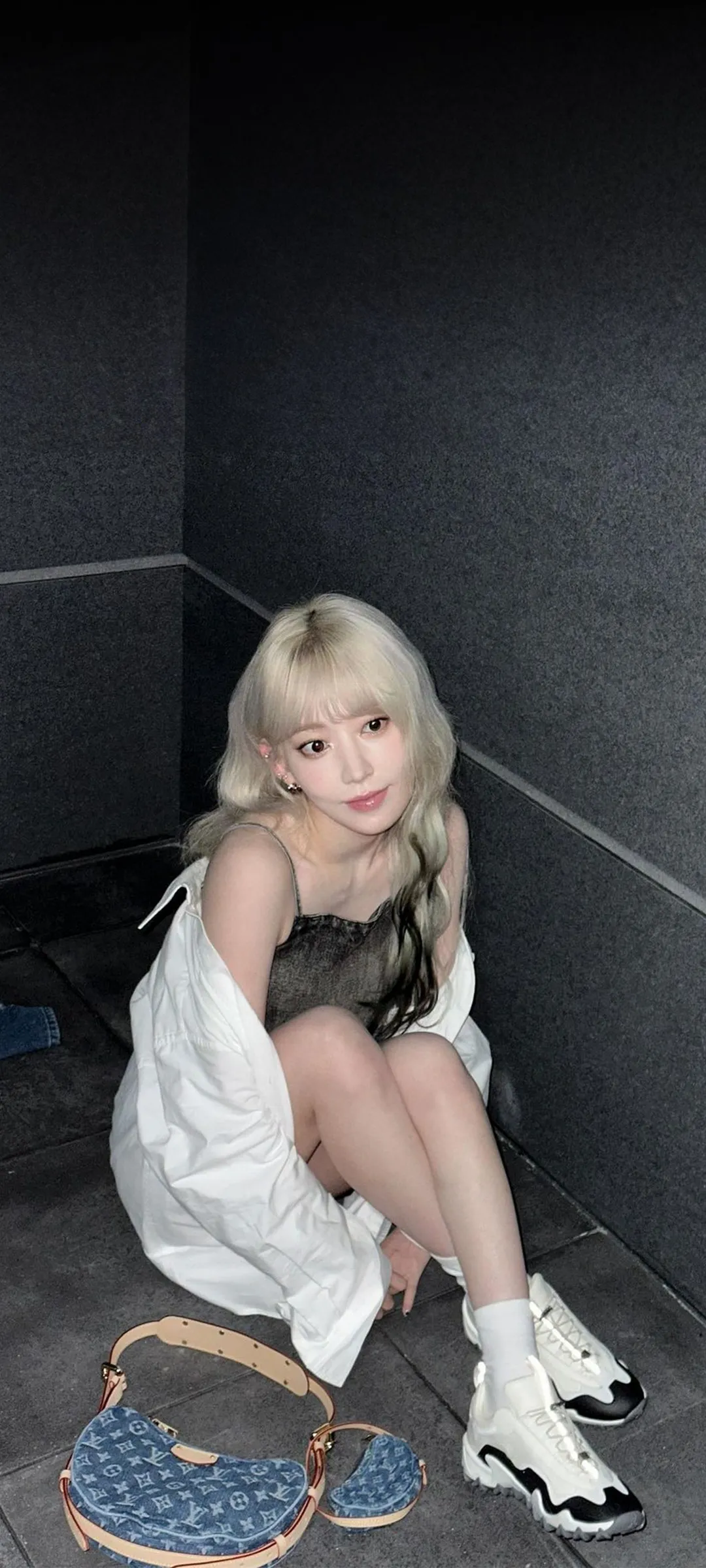 Fond d'écran de verrouillage mobile Sakura Miyawaki 4K HD télécharger — IZ*ONE, LE SSERAFIM