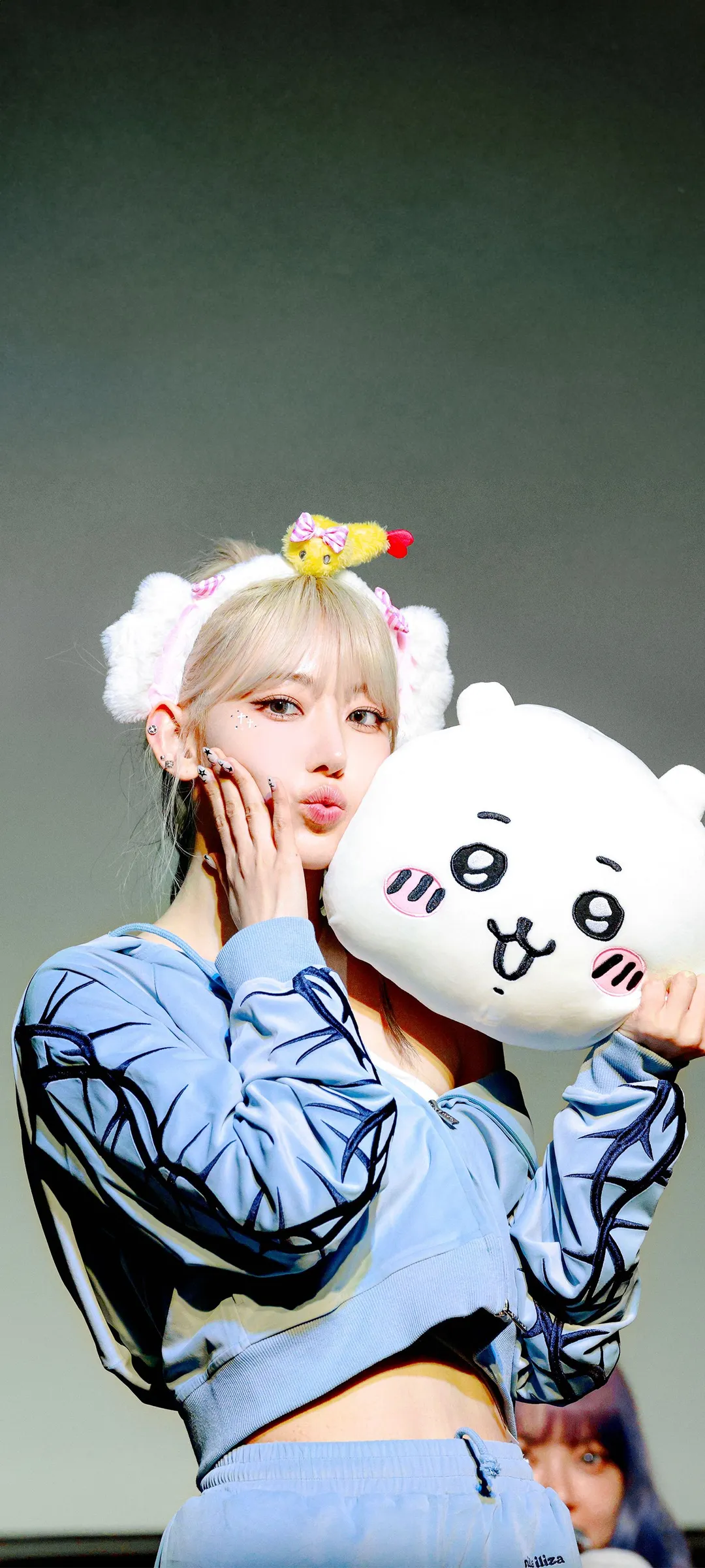 Fond d'écran de verrouillage mobile Sakura Miyawaki 4K HD télécharger — IZ*ONE, LE SSERAFIM