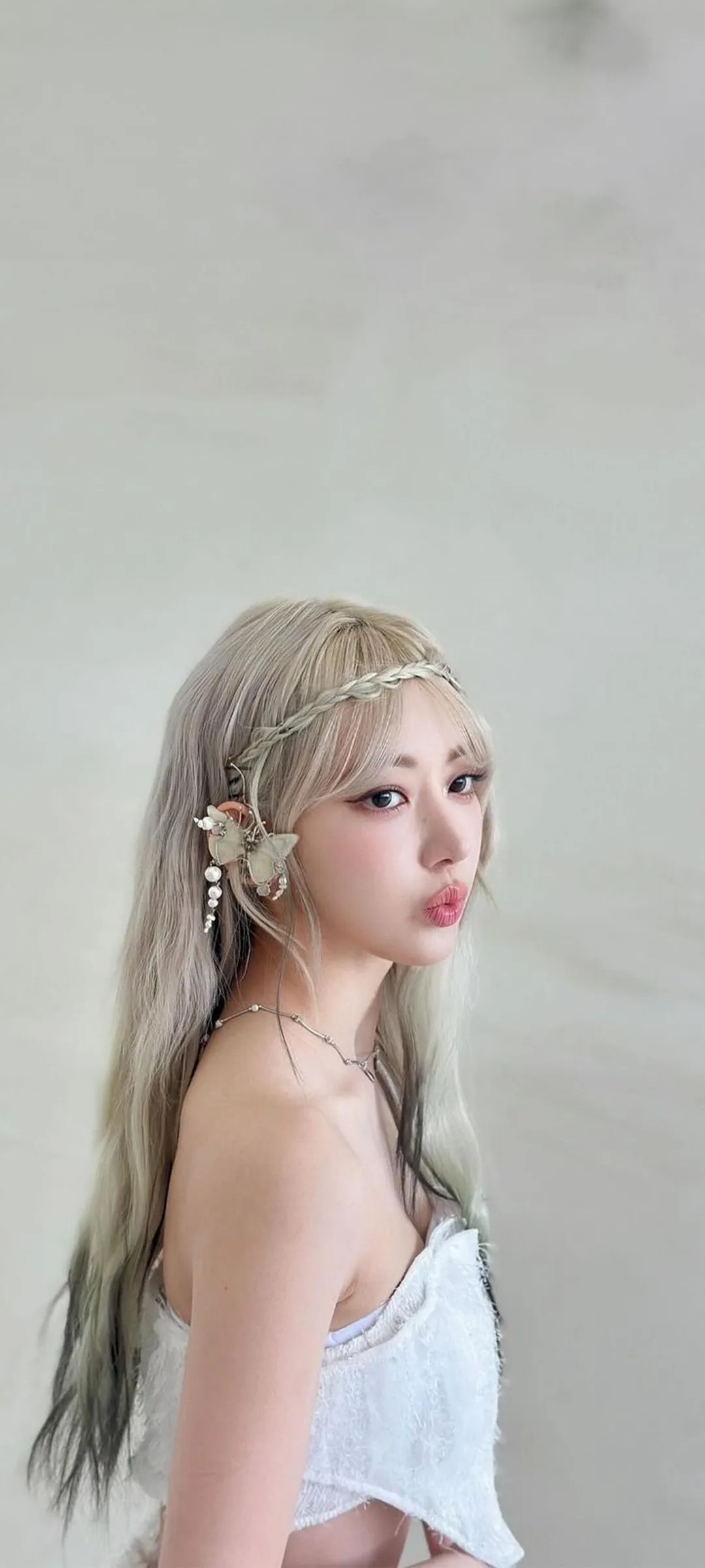 Fond d'écran de verrouillage mobile Sakura Miyawaki 4K HD télécharger — IZ*ONE, LE SSERAFIM