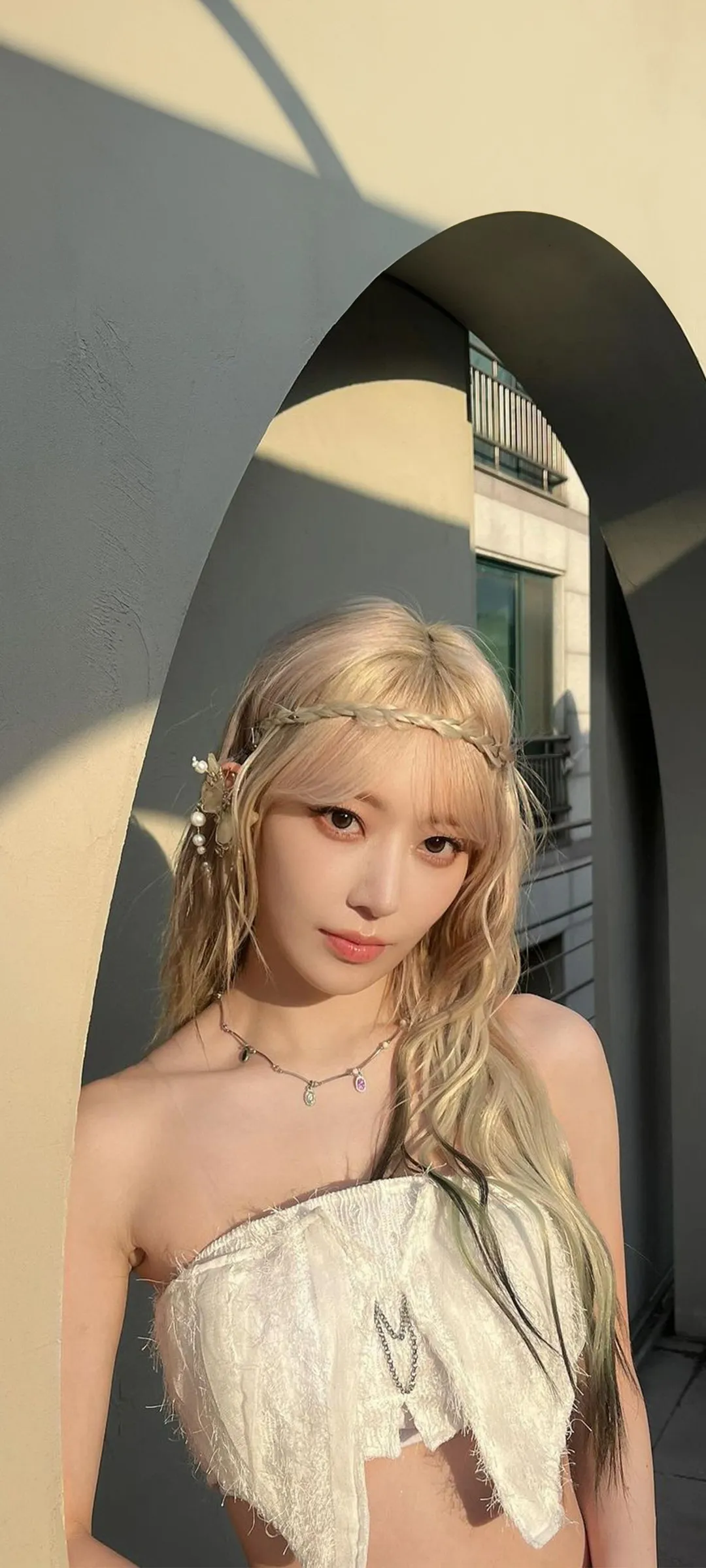 Fond d'écran de verrouillage mobile Sakura Miyawaki 4K HD télécharger — IZ*ONE, LE SSERAFIM