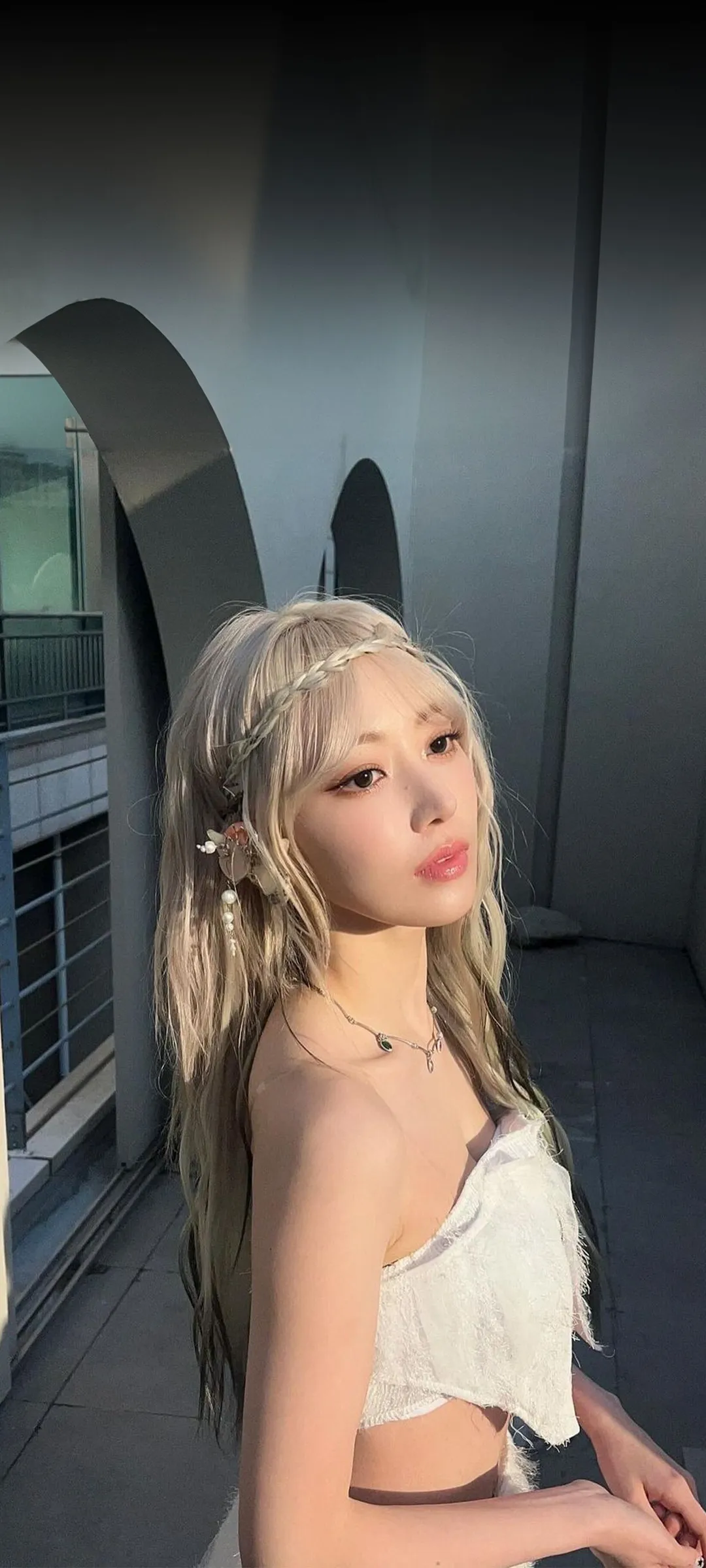 Fond d'écran de verrouillage mobile Sakura Miyawaki 4K HD télécharger — IZ*ONE, LE SSERAFIM