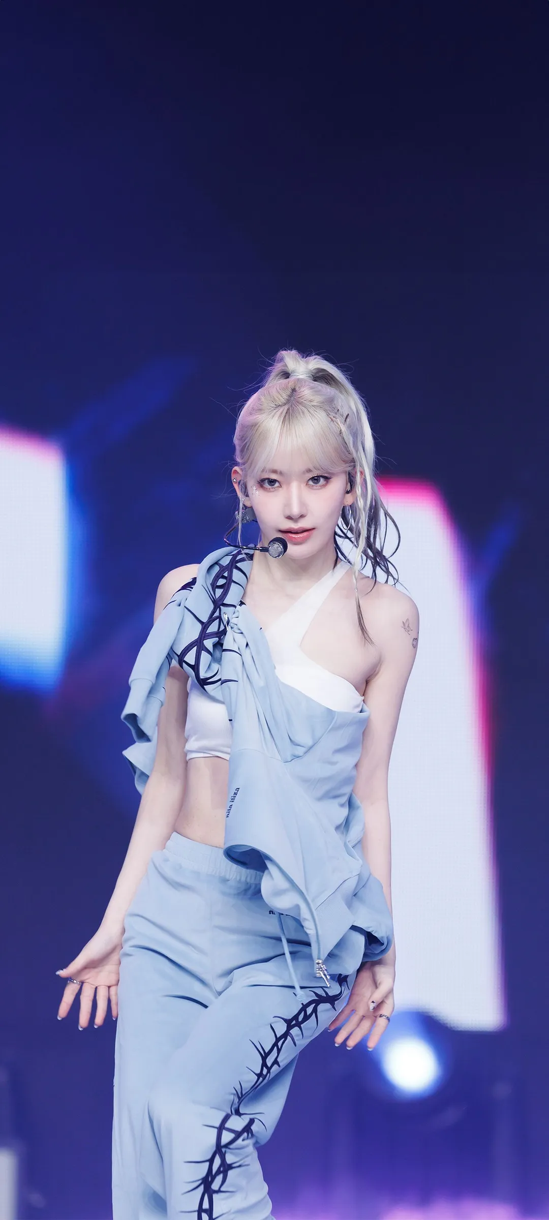 Fond d'écran de verrouillage mobile Sakura Miyawaki 4K HD télécharger — IZ*ONE, LE SSERAFIM