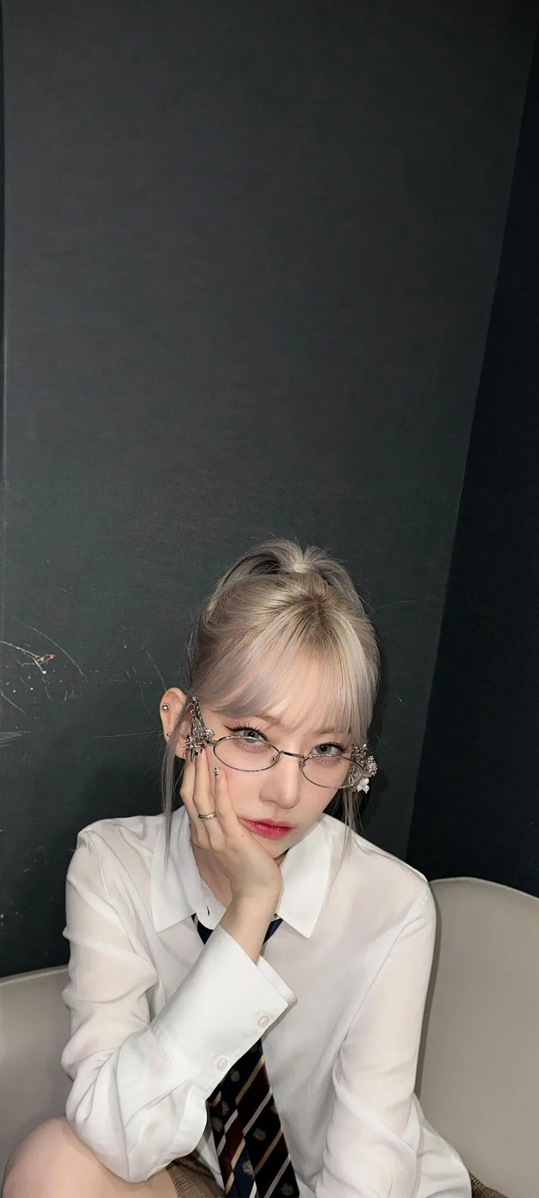 Fond d'écran de verrouillage mobile Sakura Miyawaki 4K HD télécharger — IZ*ONE, LE SSERAFIM