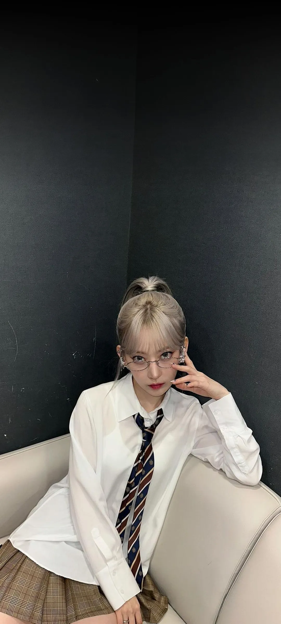 Fond d'écran de verrouillage mobile Sakura Miyawaki 4K HD télécharger — IZ*ONE, LE SSERAFIM