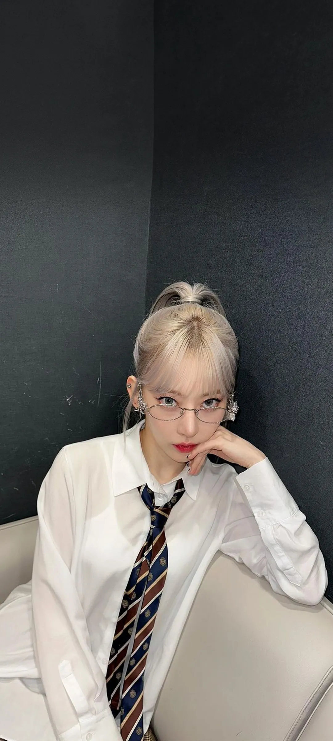 Fond d'écran de verrouillage mobile Sakura Miyawaki 4K HD télécharger — IZ*ONE, LE SSERAFIM