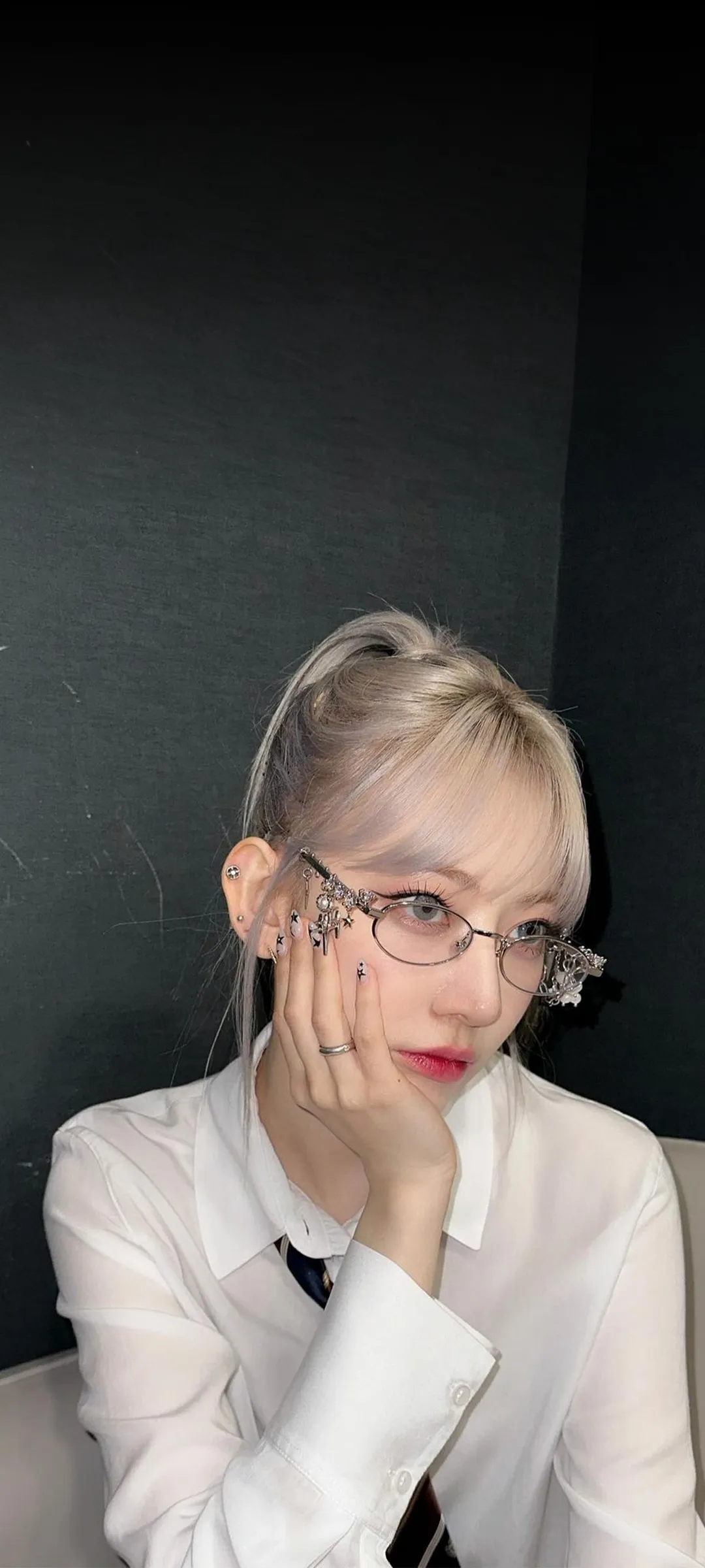 Fond d'écran de verrouillage mobile Sakura Miyawaki 4K HD télécharger — IZ*ONE, LE SSERAFIM