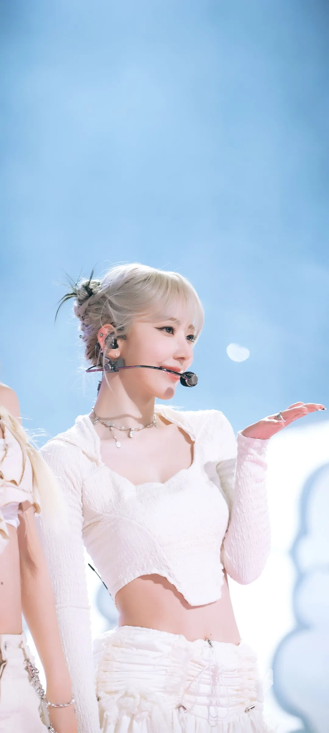 Fond d'écran de verrouillage mobile Sakura Miyawaki 4K HD télécharger — IZ*ONE, LE SSERAFIM