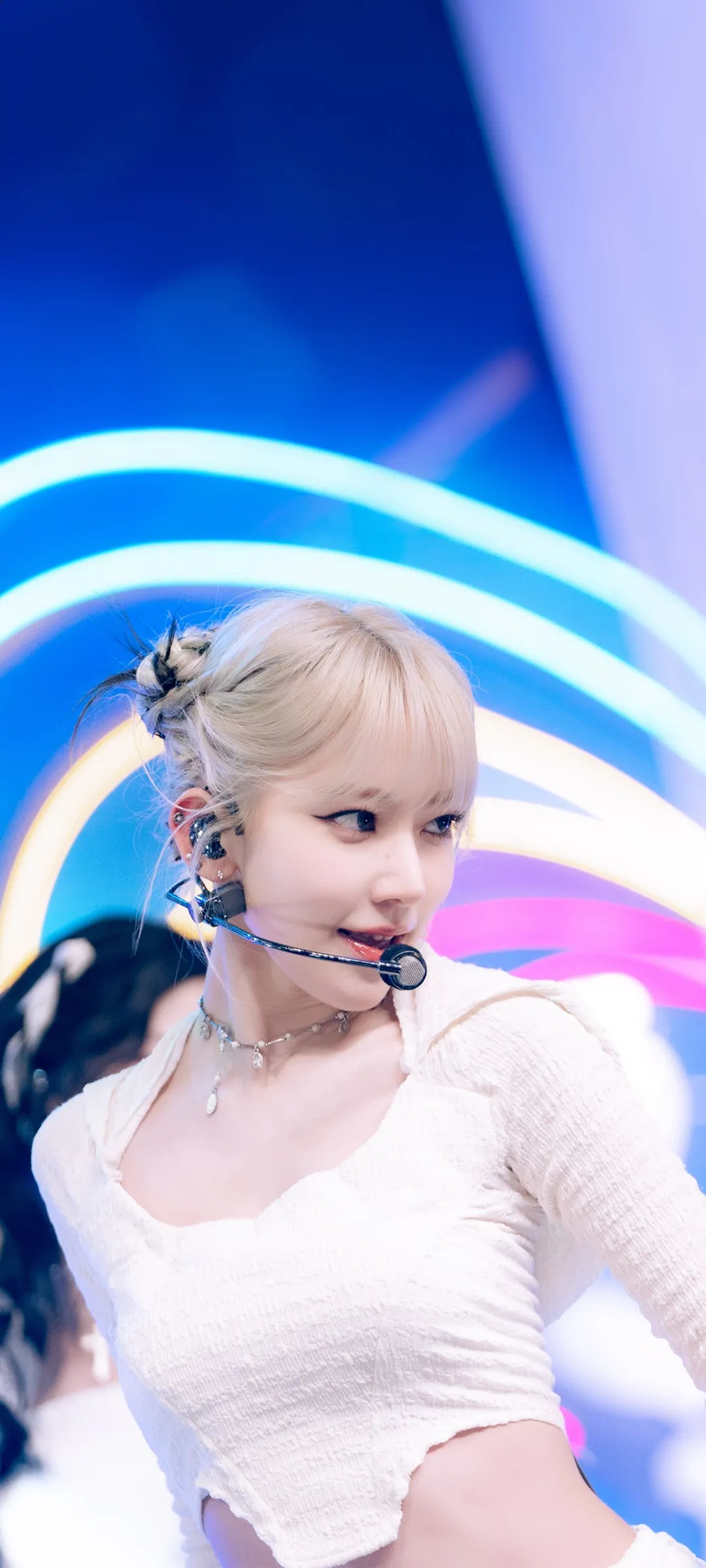 Fond d'écran de verrouillage mobile Sakura Miyawaki 4K HD télécharger — IZ*ONE, LE SSERAFIM