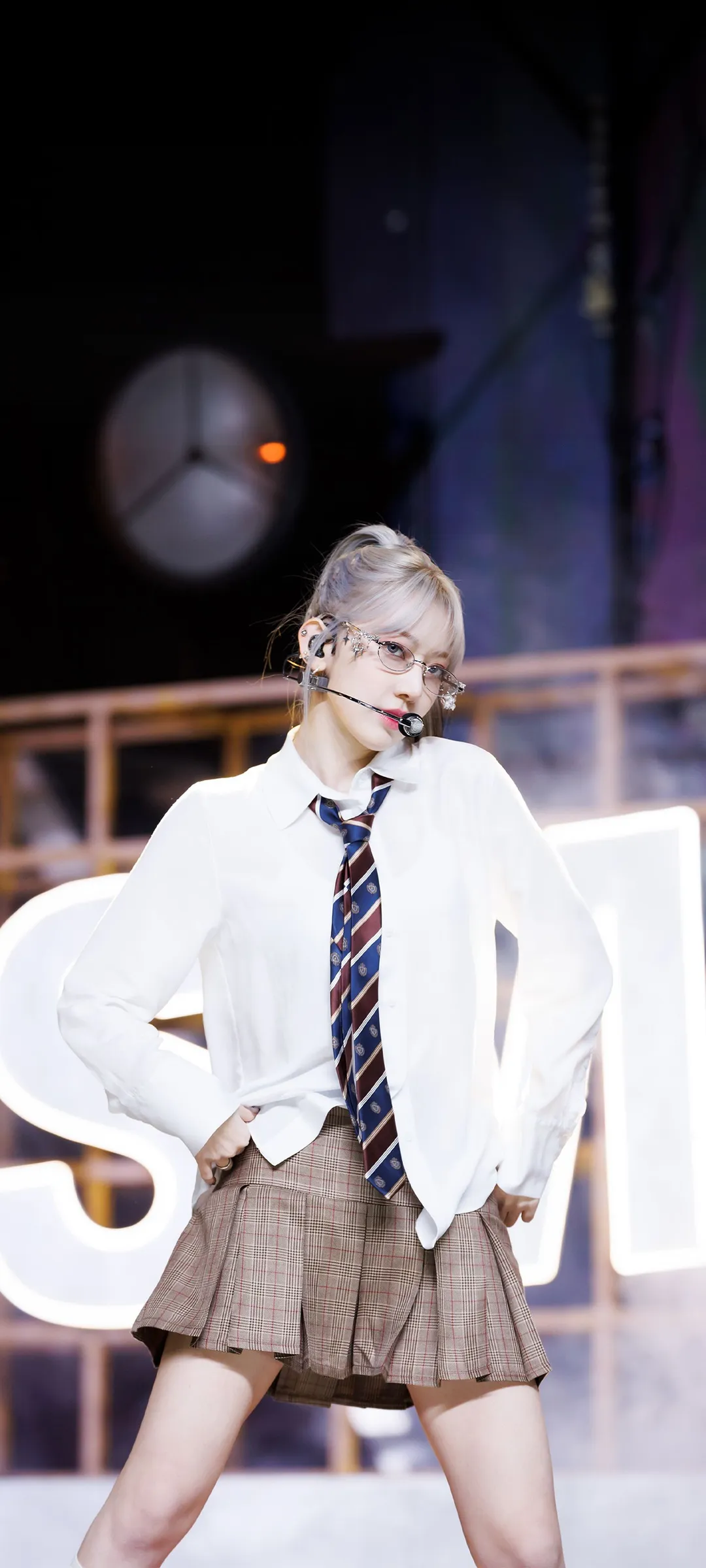 Fond d'écran de verrouillage mobile Sakura Miyawaki 4K HD télécharger — IZ*ONE, LE SSERAFIM