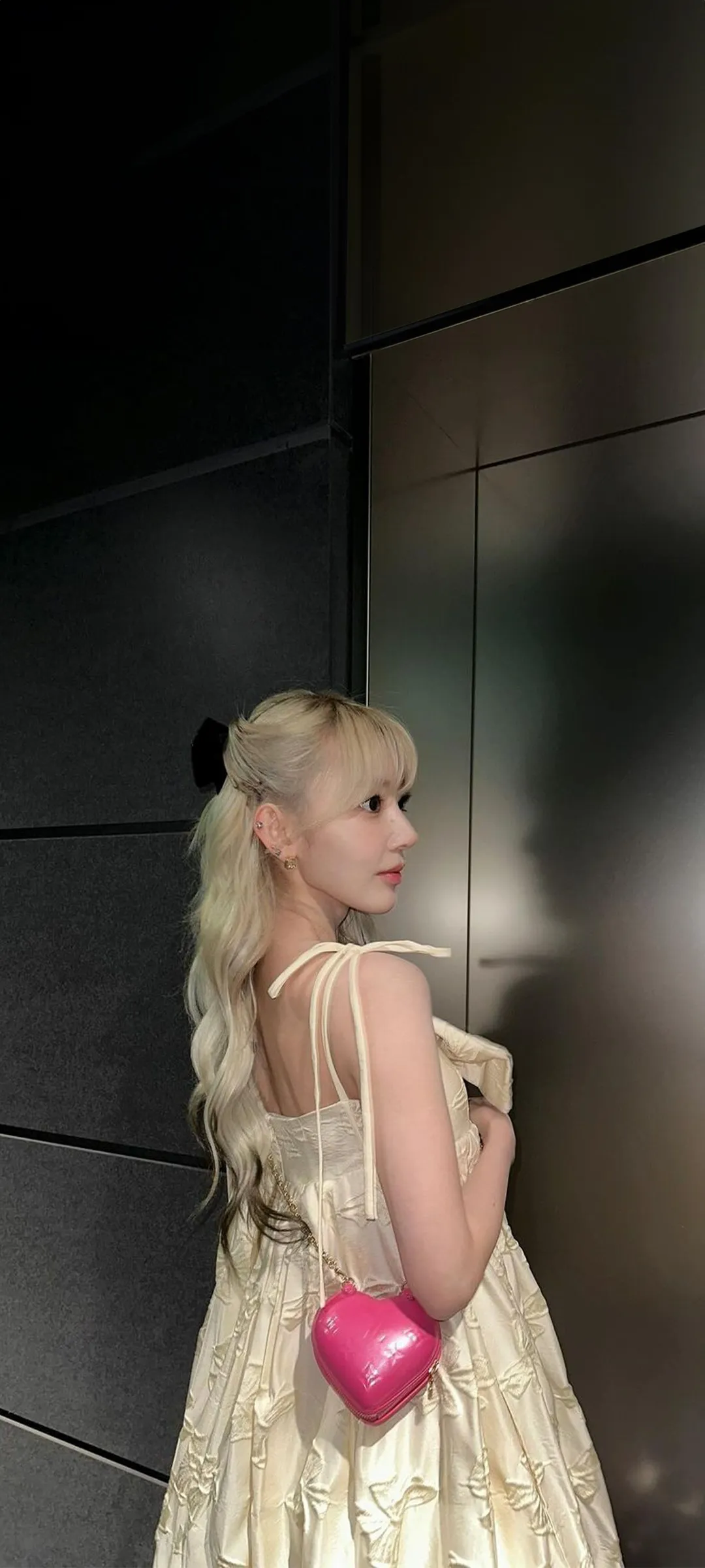 Fond d'écran de verrouillage mobile Sakura Miyawaki 4K HD télécharger — IZ*ONE, LE SSERAFIM