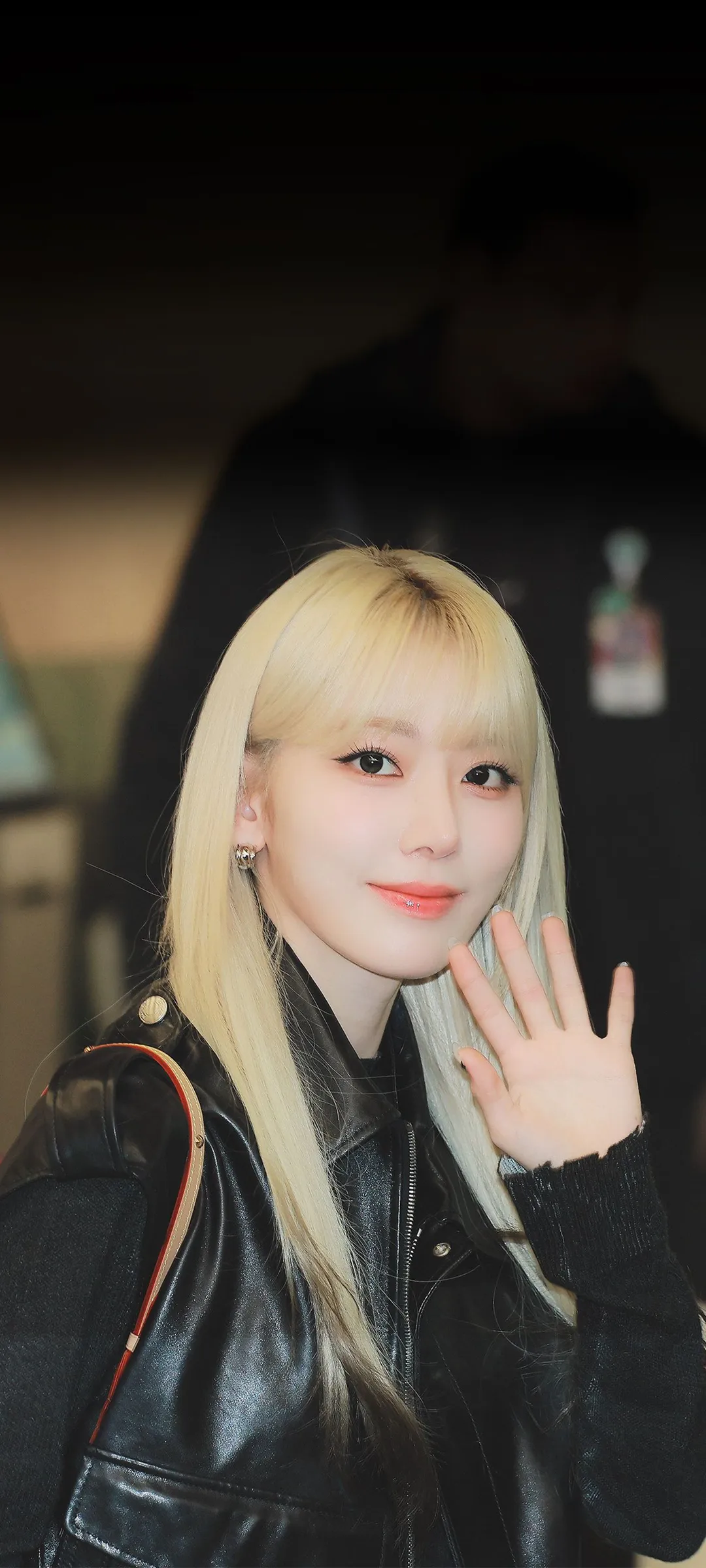 Fond d'écran de verrouillage mobile Sakura Miyawaki 4K HD télécharger — IZ*ONE, LE SSERAFIM