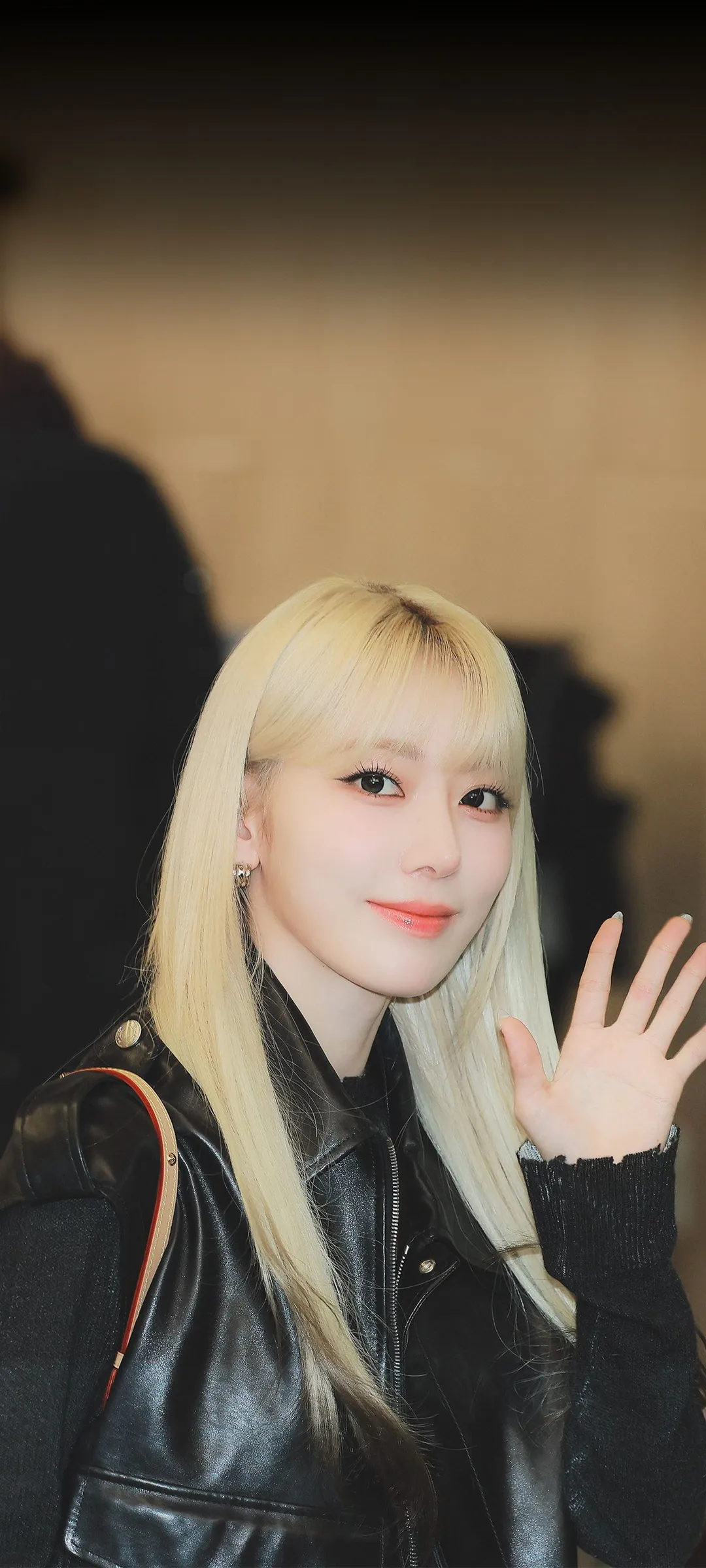 Fond d'écran de verrouillage mobile Sakura Miyawaki 4K HD télécharger — IZ*ONE, LE SSERAFIM